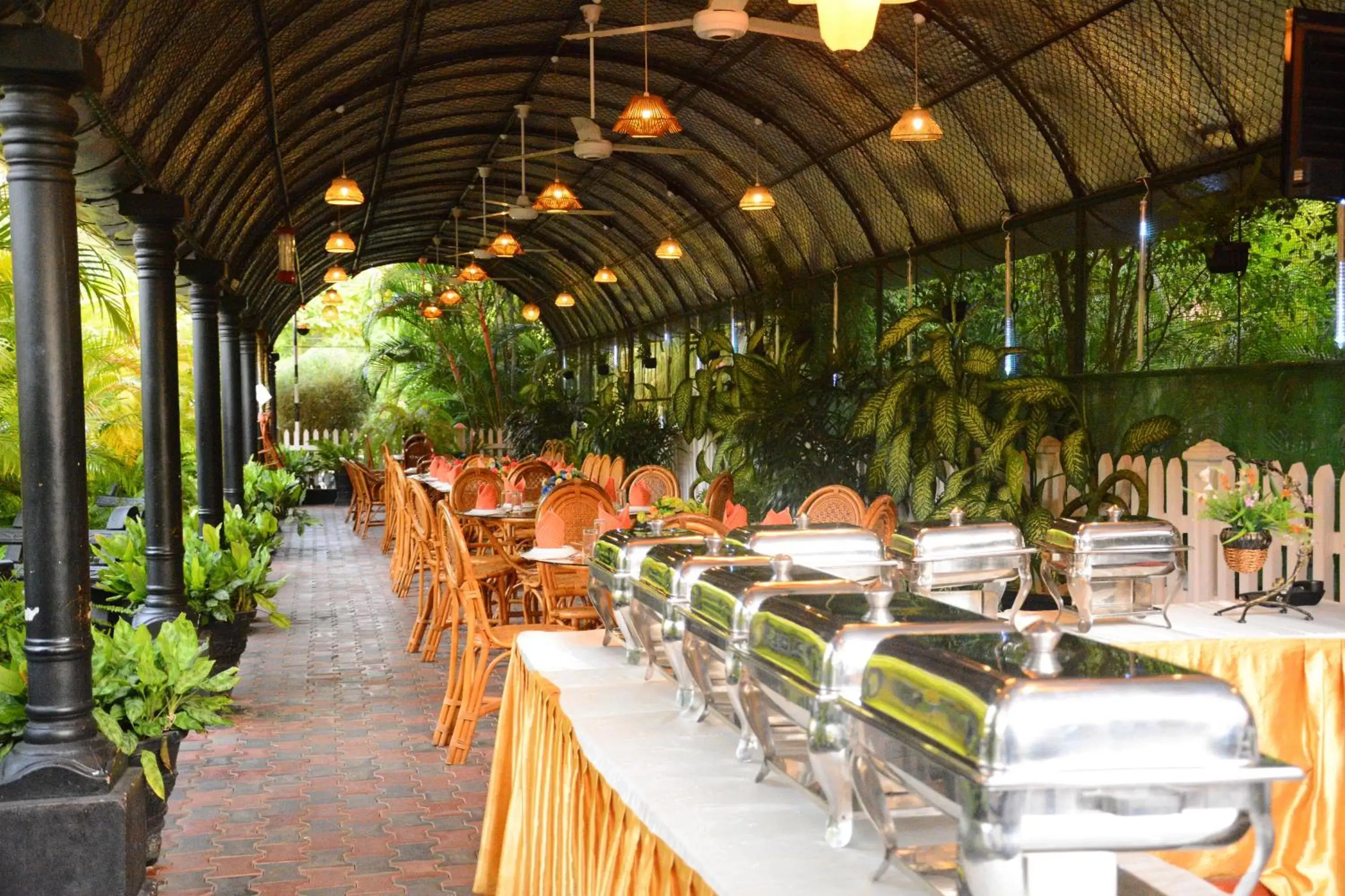 Restaurant/places to eat in JKAB Park Hotel Restaurant/places to eat in JKAB Park Hotel