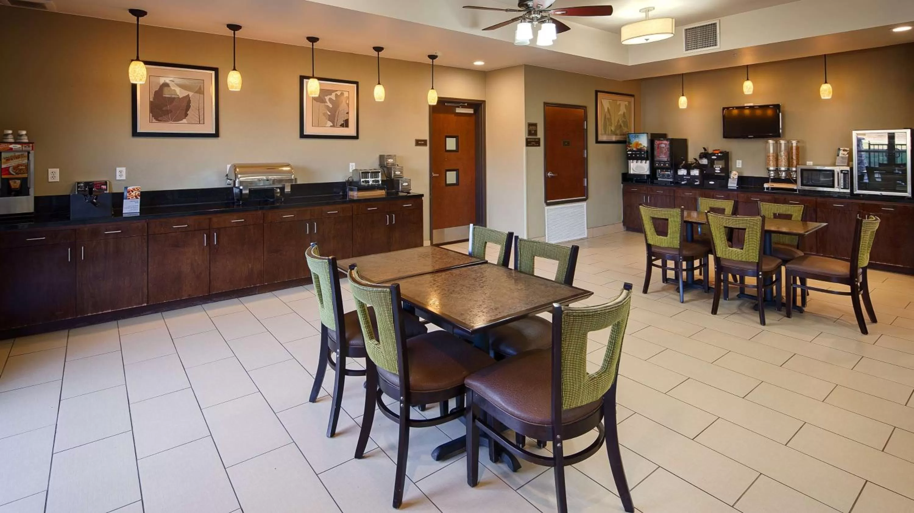 Breakfast, Restaurant/Places to Eat in Best Western Plus DeSoto Inn & Suites