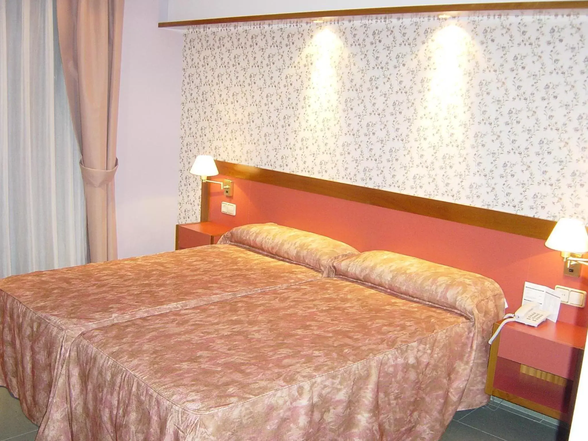 Bed in Hotel Jardín de Aranjuez