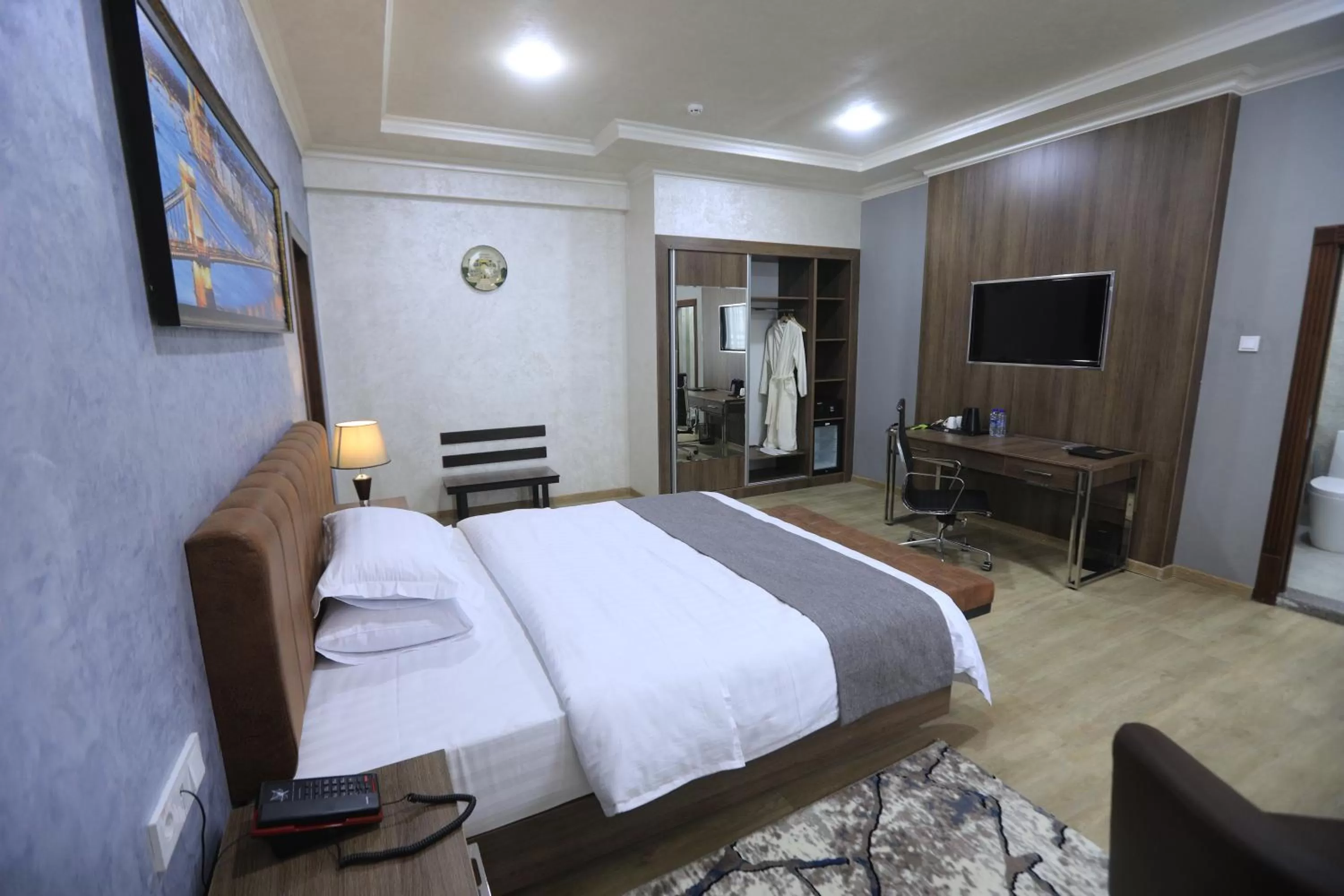 Photo of the whole room, Bed in CHlNOR HOTEL