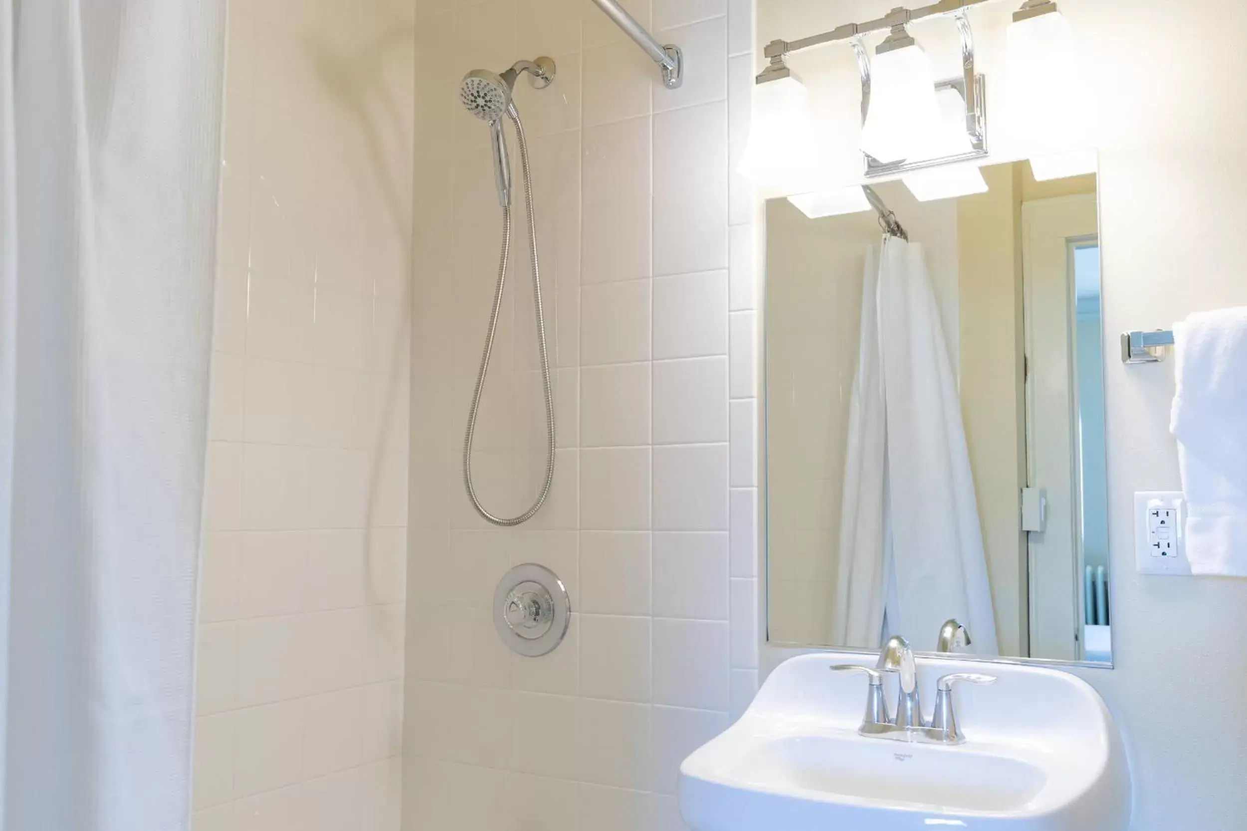 Bathroom in The Plaza Hotel - Milwaukee