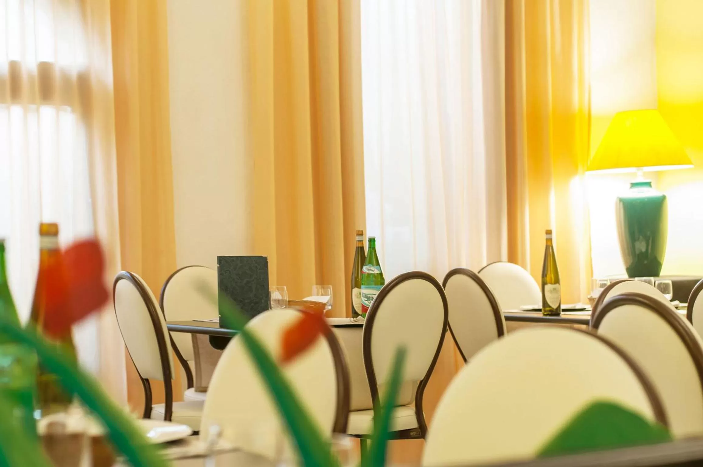 Restaurant/places to eat in Hotel Annabelle