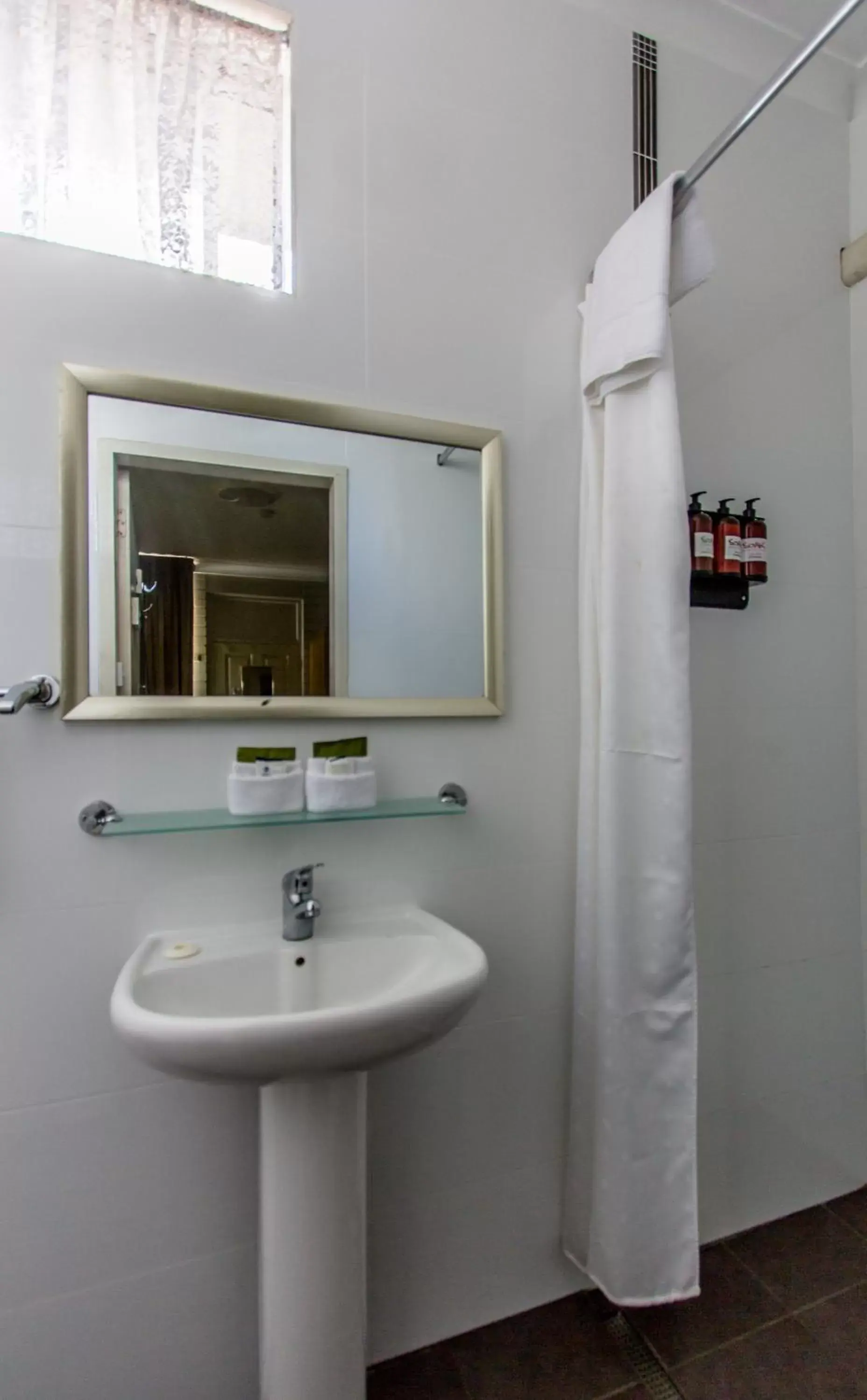 Bathroom in Best Western Endeavour Motel