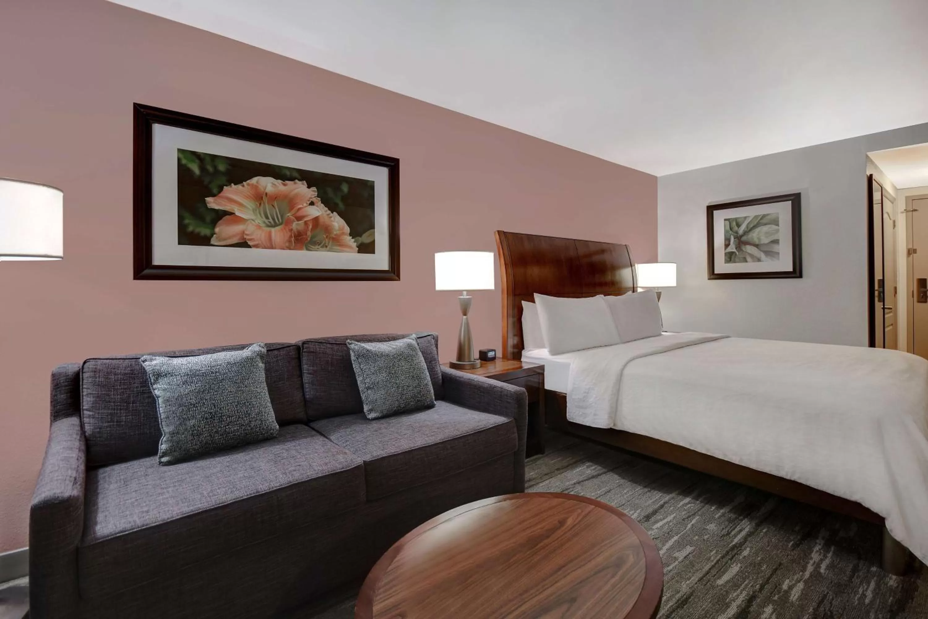 Living room, Bed in Hilton Garden Inn Fort Myers