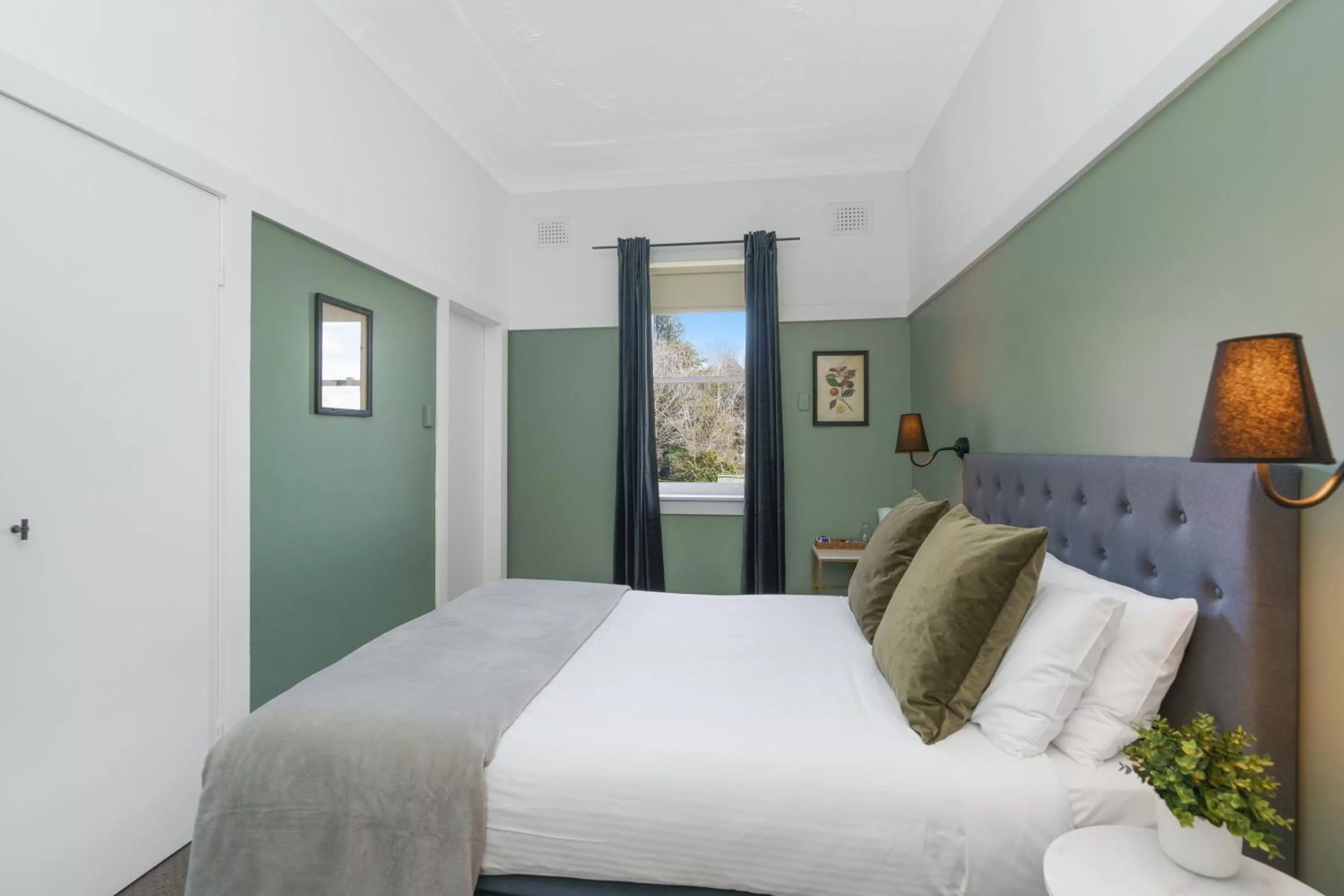 Bedroom, Bed in Bundanoon Hotel