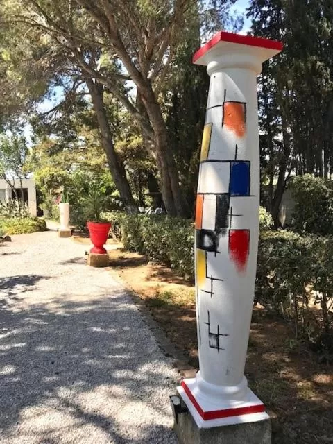 Garden in La cactée singulière