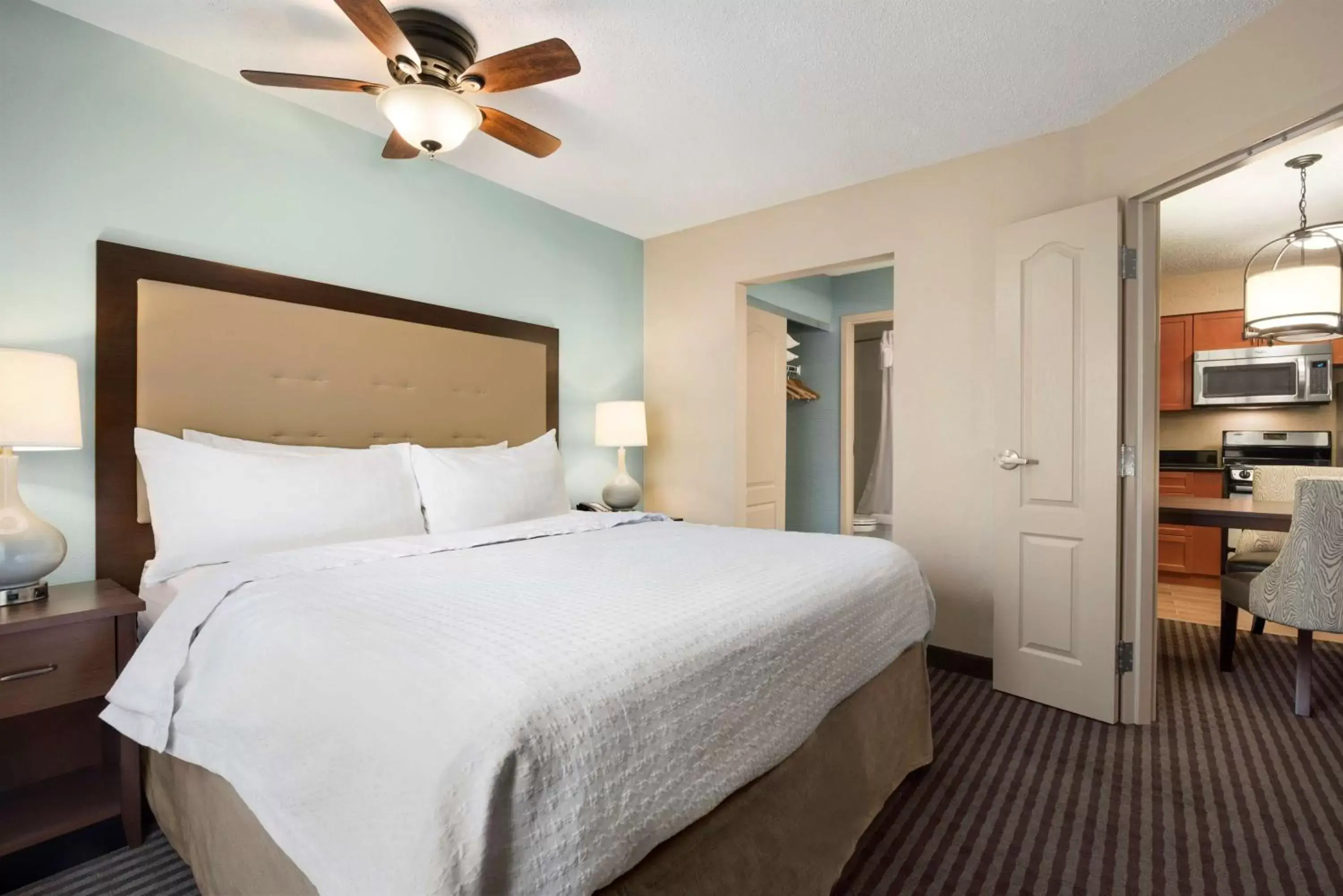 Kitchen or kitchenette, Bed in Homewood Suites by Hilton Columbus-Hilliard