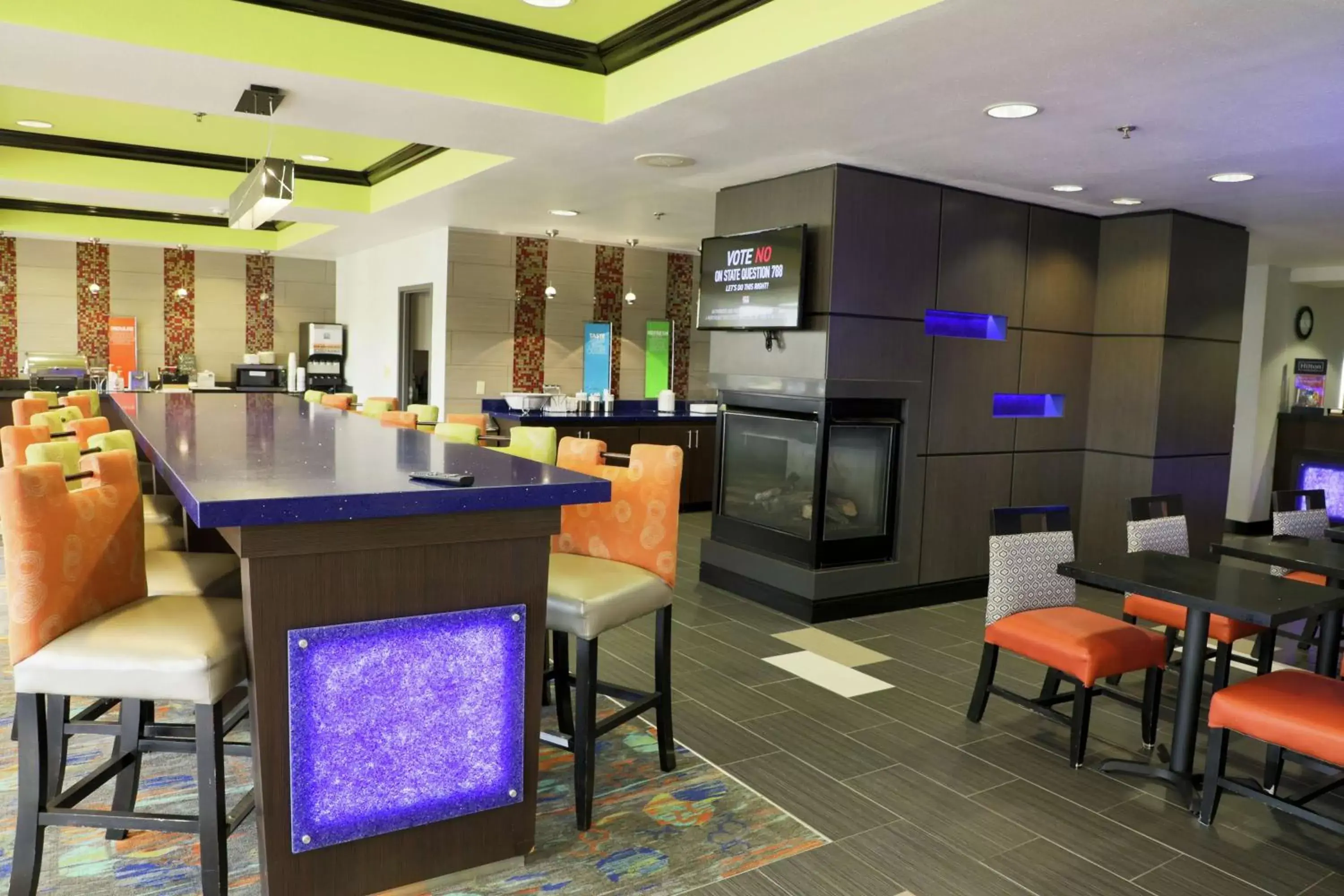 Breakfast, Lounge/Bar in Hampton Inn Muskogee