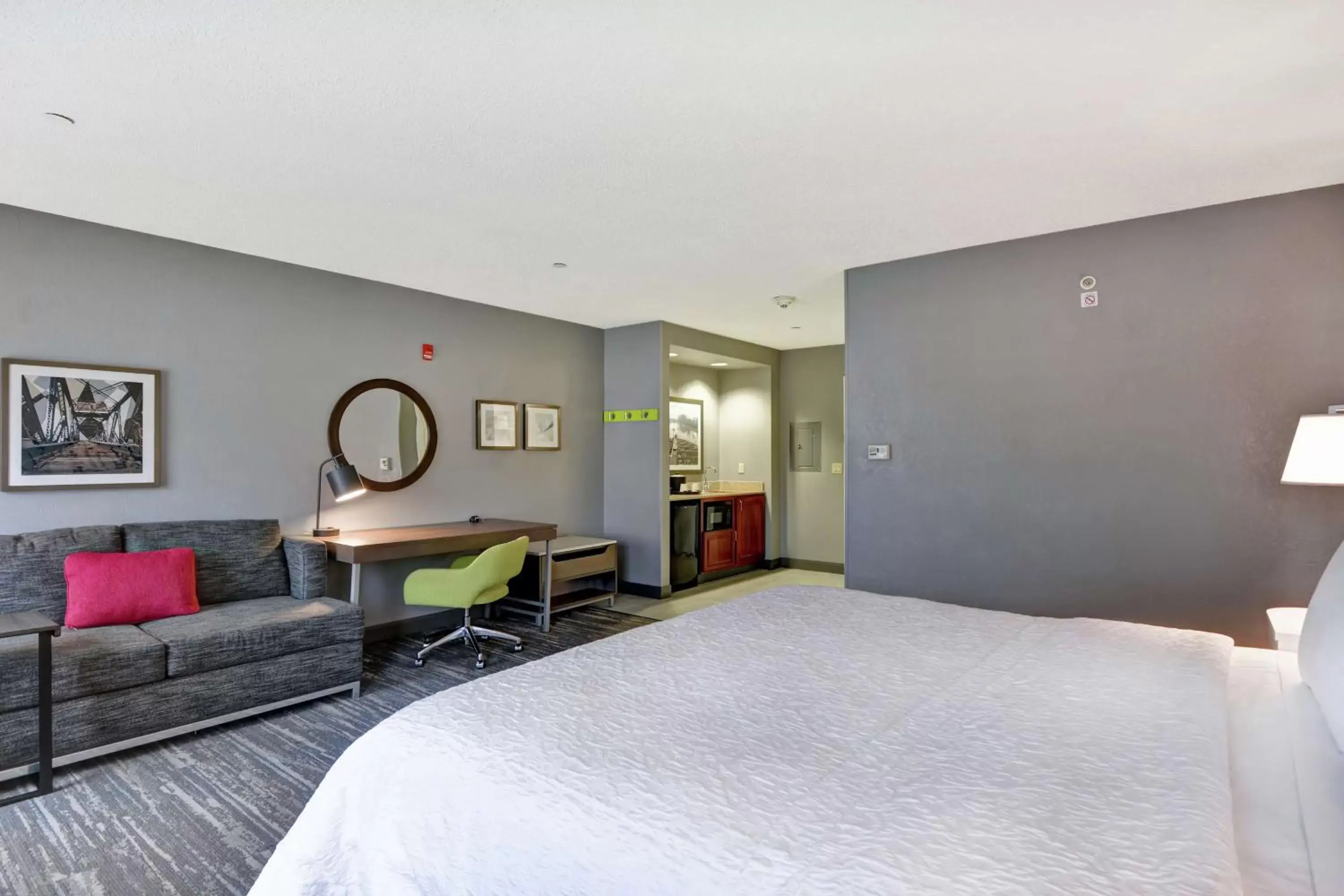 Bedroom in Hampton Inn & Suites Newark-Harrison-Riverwalk