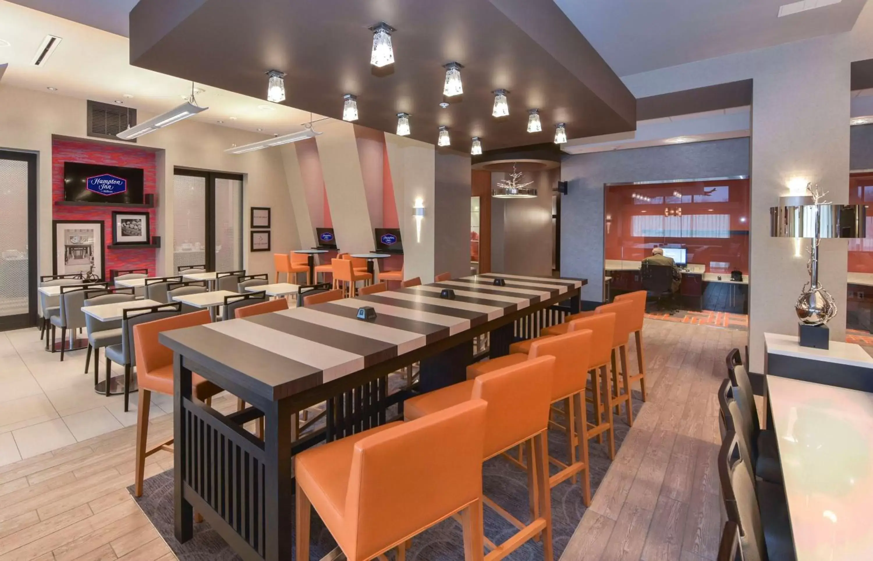 Dining area, Restaurant/Places to Eat in Hampton Inn Lumberton, NC