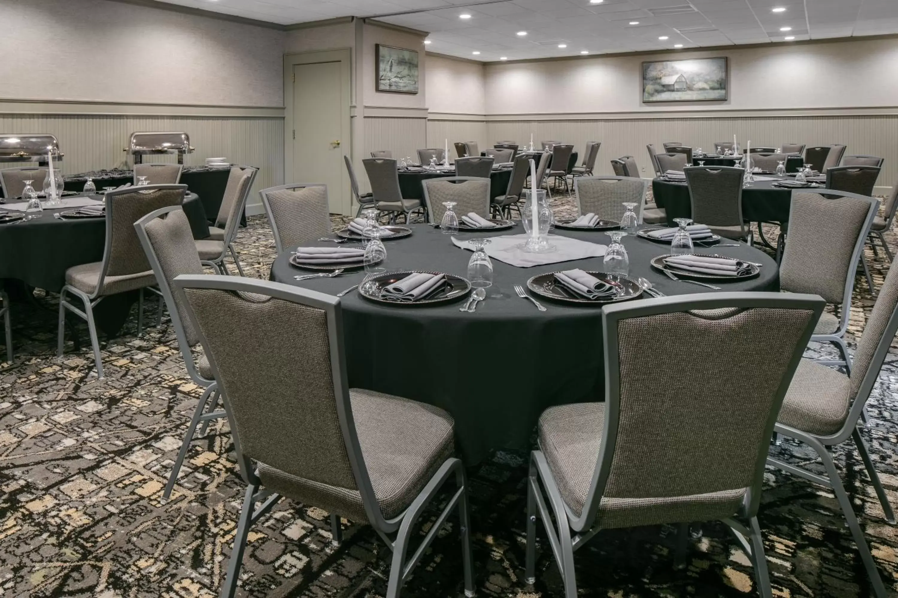 Meeting/conference room, Restaurant/Places to Eat in Holiday Inn Hotel & Suites Des Moines-Northwest, an IHG Hotel