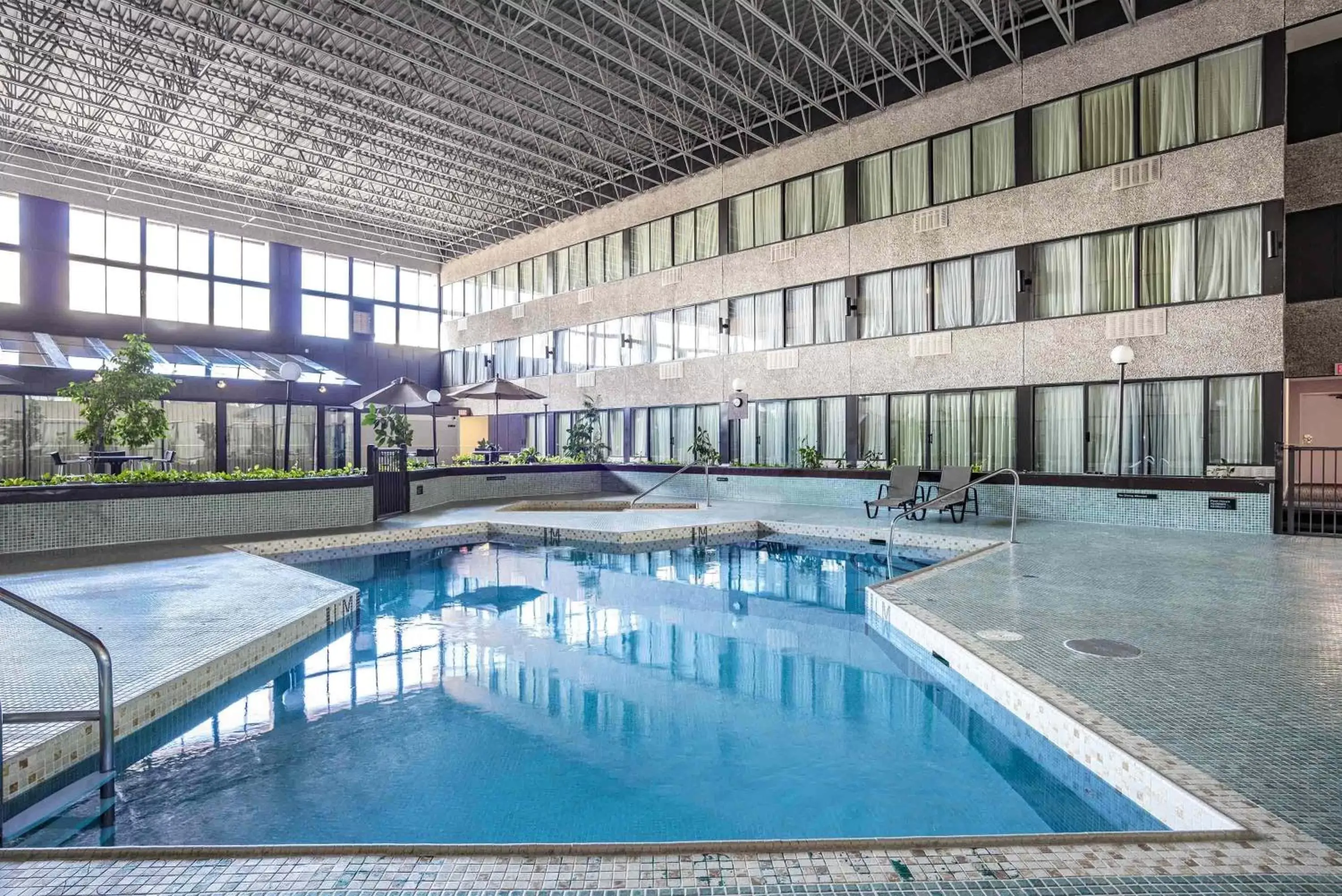 Swimming Pool in Sandman Hotel Penticton