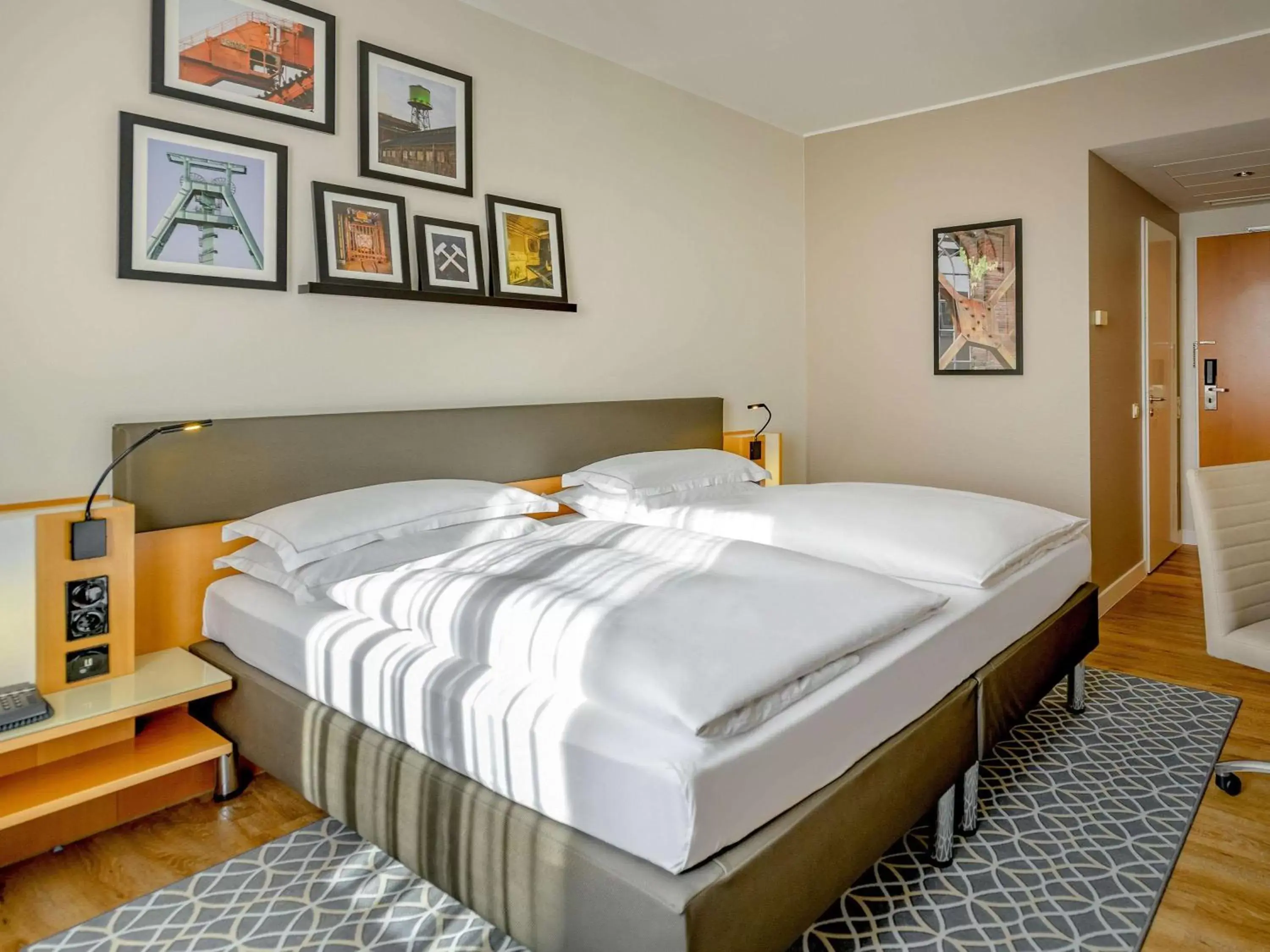 Bedroom, Bed in Mercure Hotel Bochum City