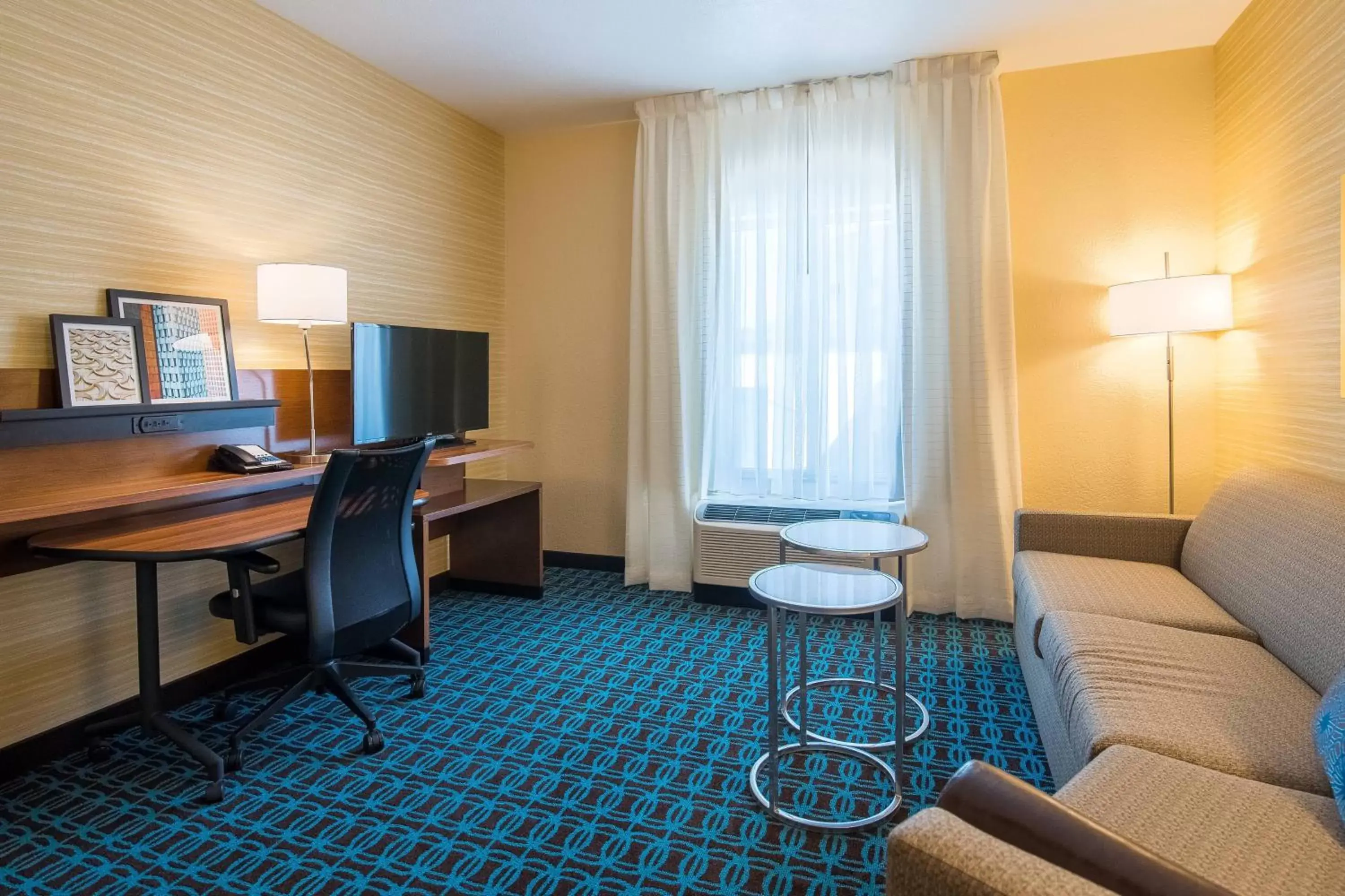 Living room, TV/Entertainment Center in Fairfield Inn & Suites by Marriott Provo Orem