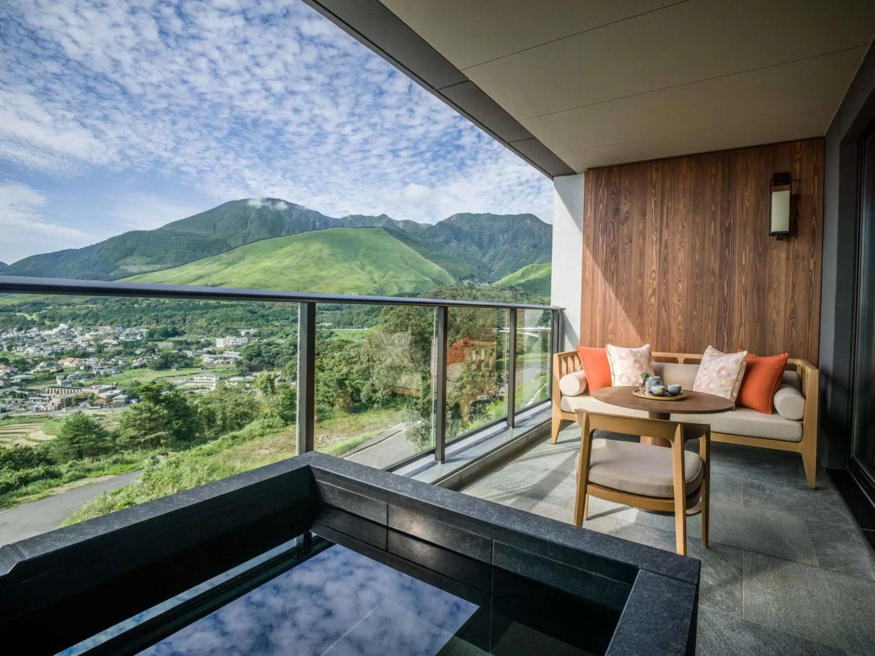 Photo of the whole room, Mountain View in ANA InterContinental Beppu Resort & Spa, an IHG Hotel