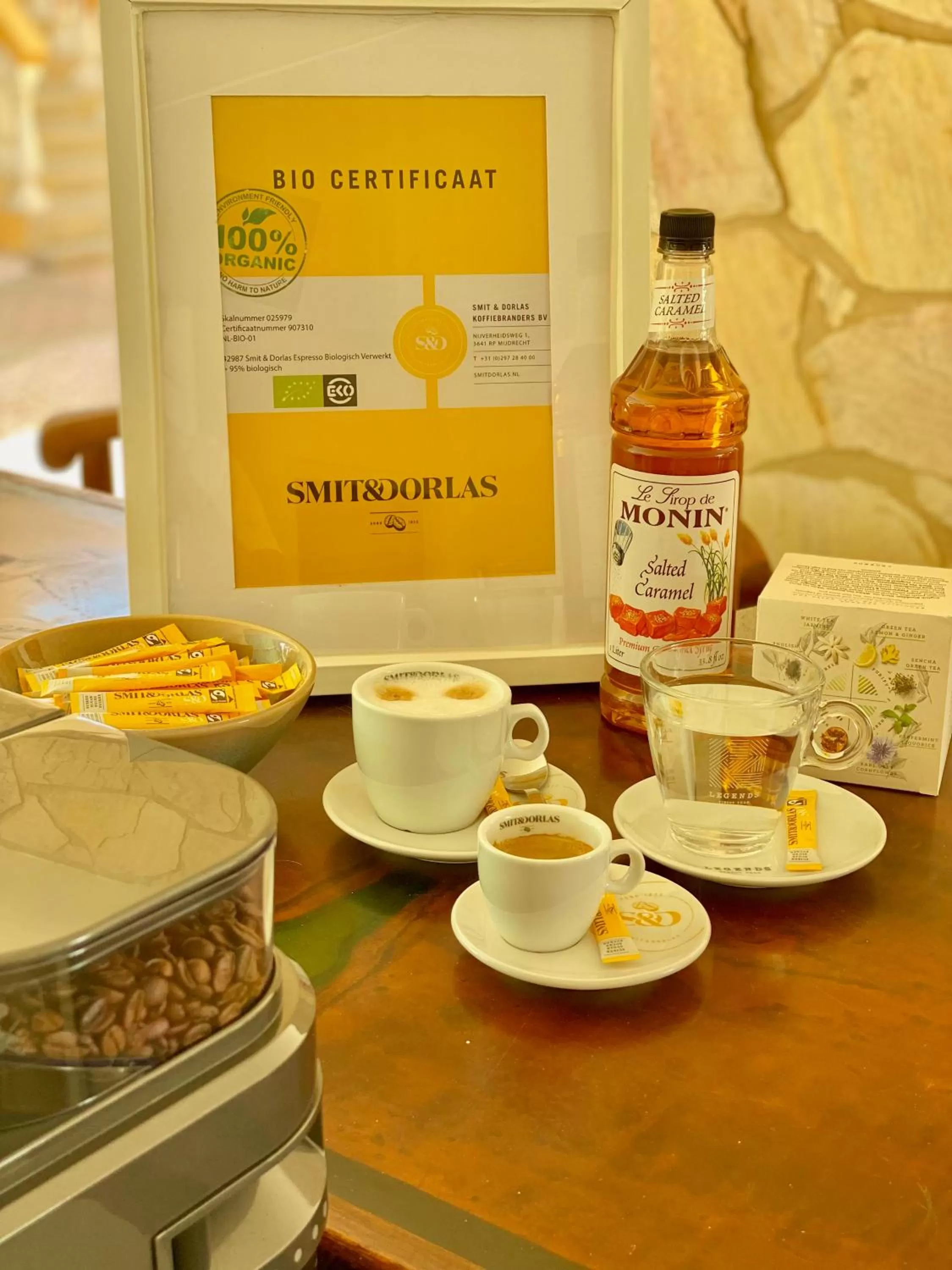 Lounge or bar in Montana Eco Resort Aruba