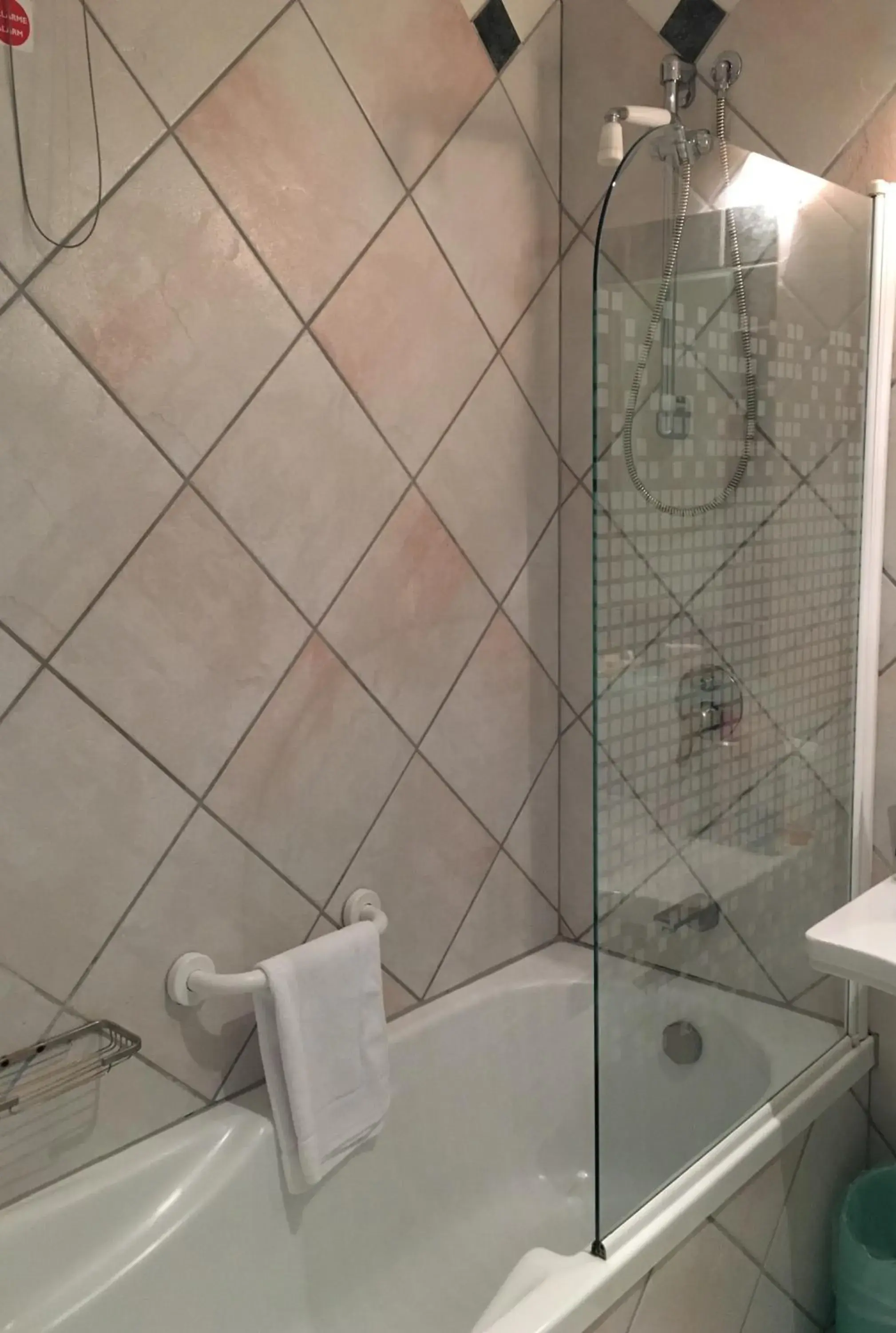Shower, Bathroom in Hotel Sierra Silvana