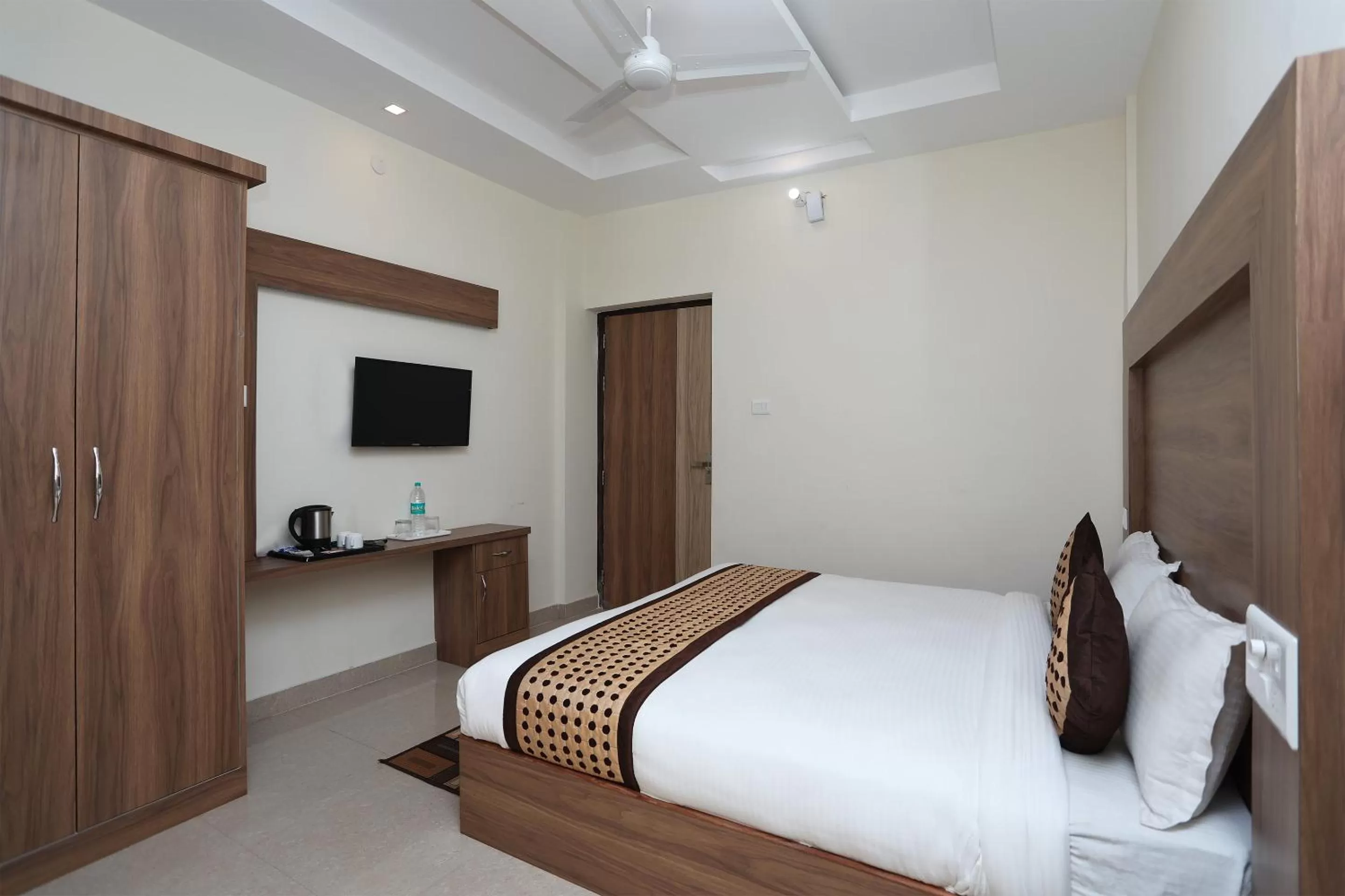 Bedroom, Bed in Hotel KSS Inn