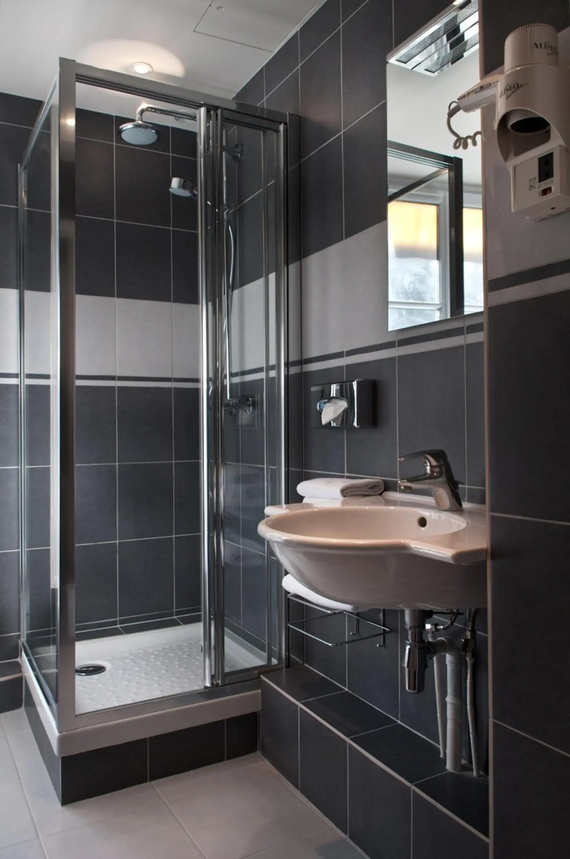 Bathroom in Hotel De La Motte Picquet