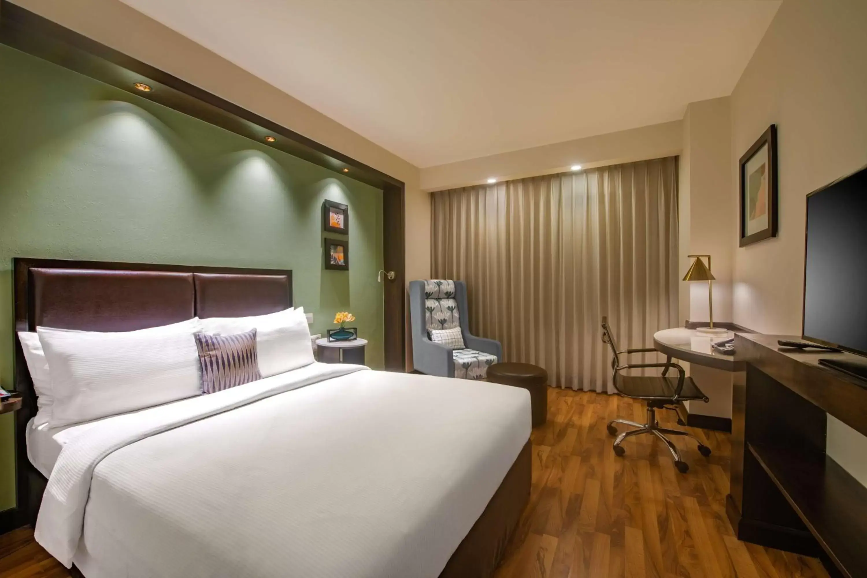 Bedroom, Bed in Hampton by Hilton Vadodara-Alkapuri