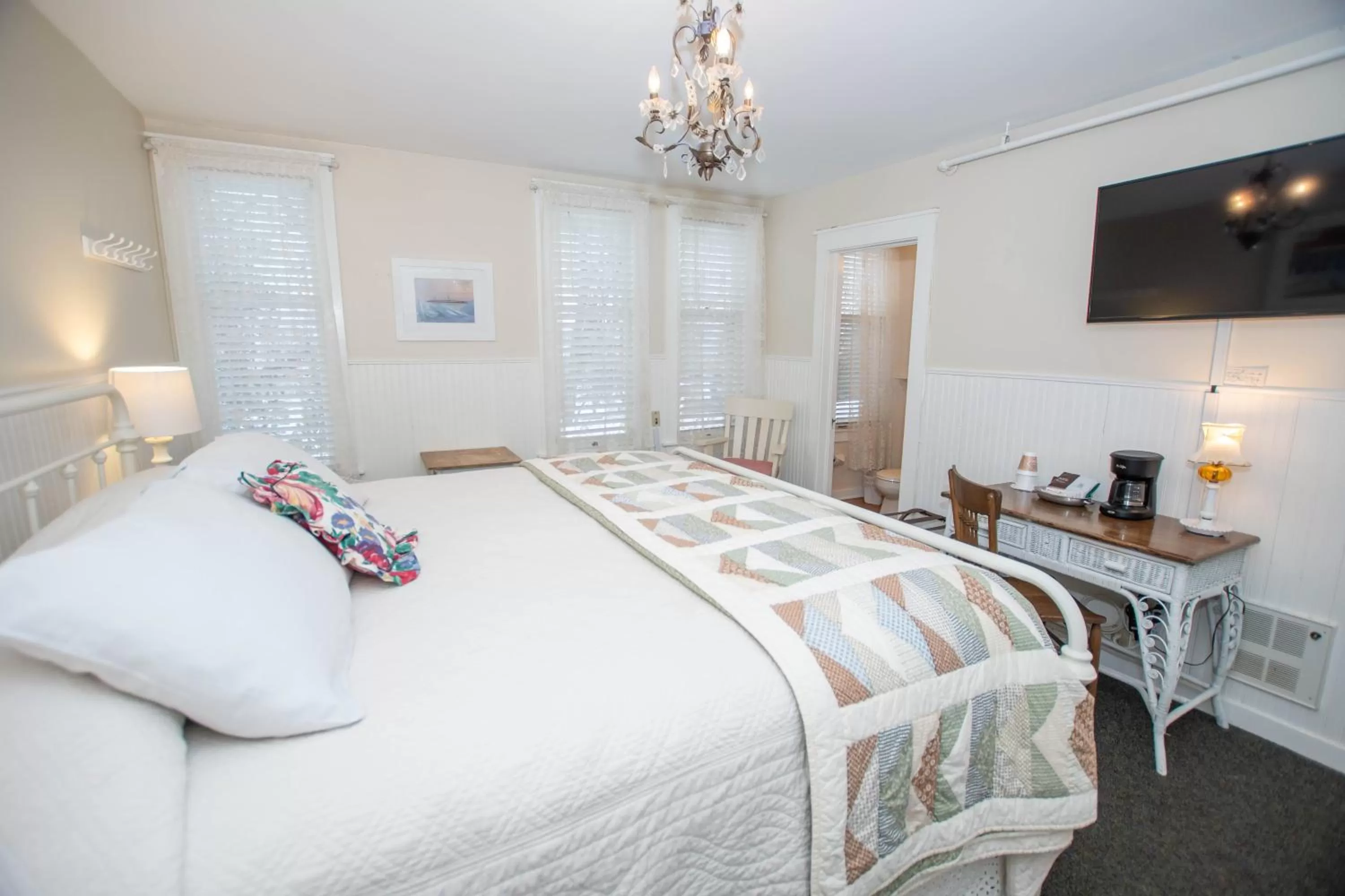 Bed in Terrace Inn and 1911 Restaurant