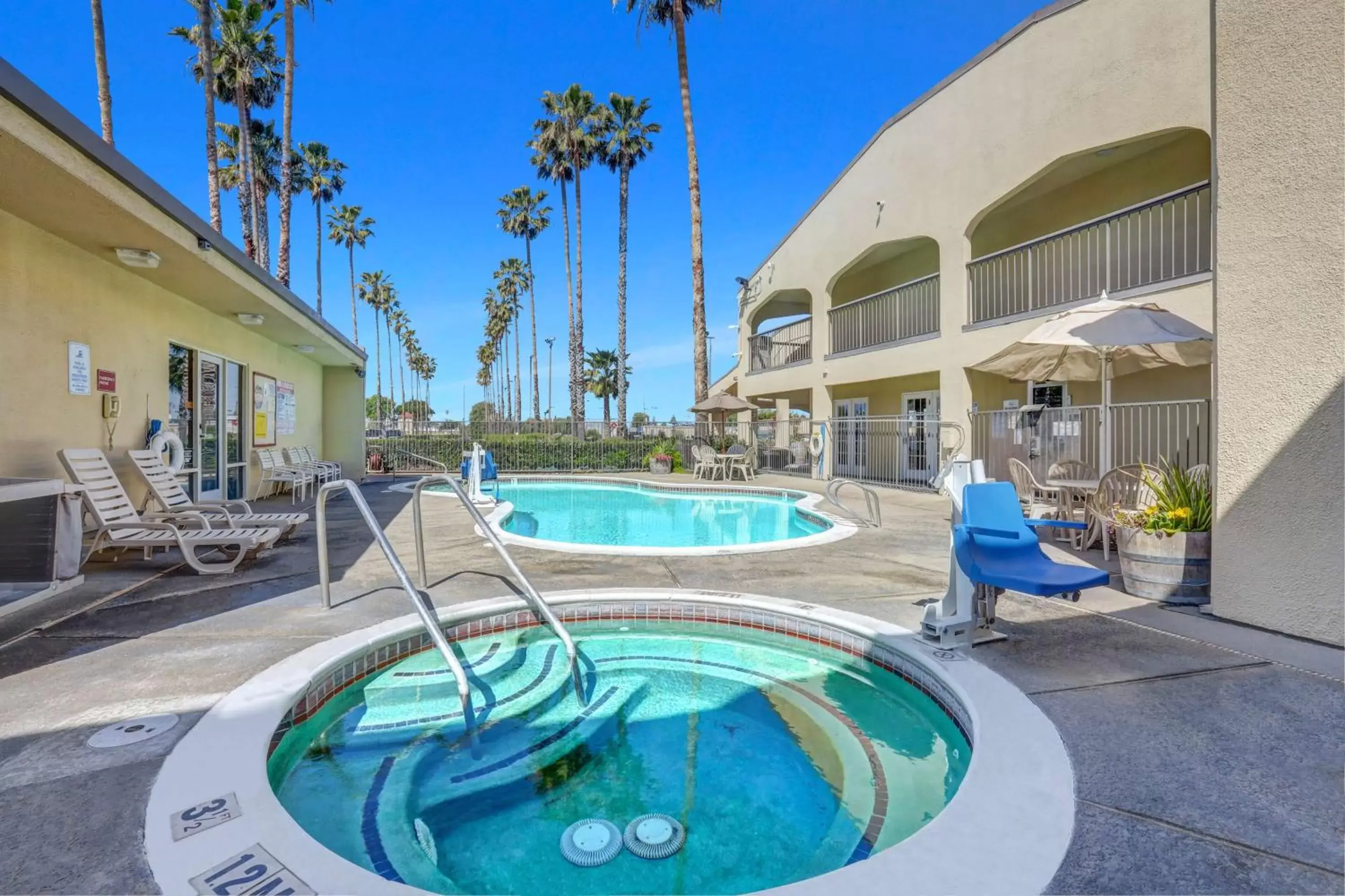 Activities, Swimming Pool in Motel 6-Lodi, CA