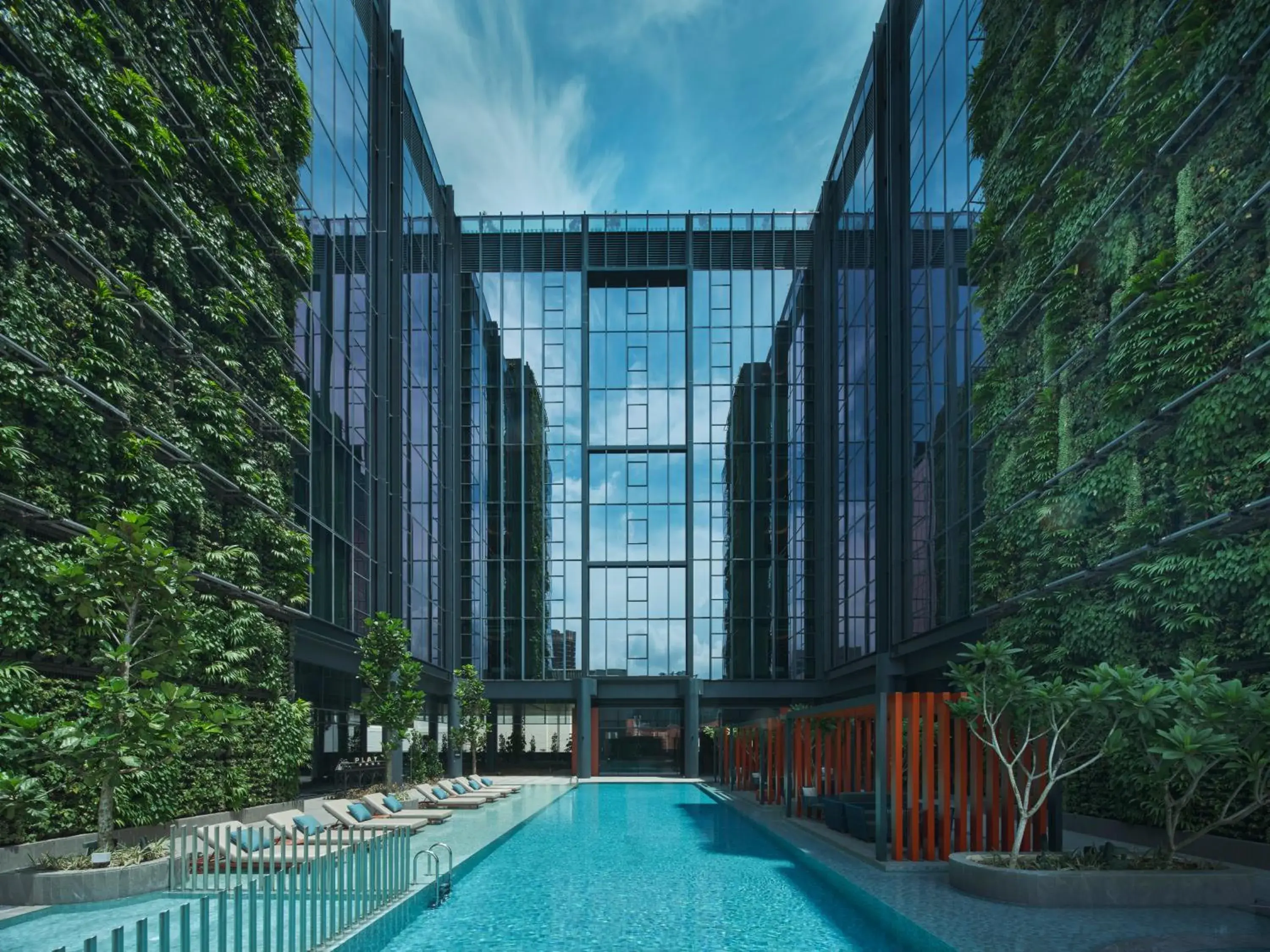 Swimming Pool in Pullman Singapore Hill Street