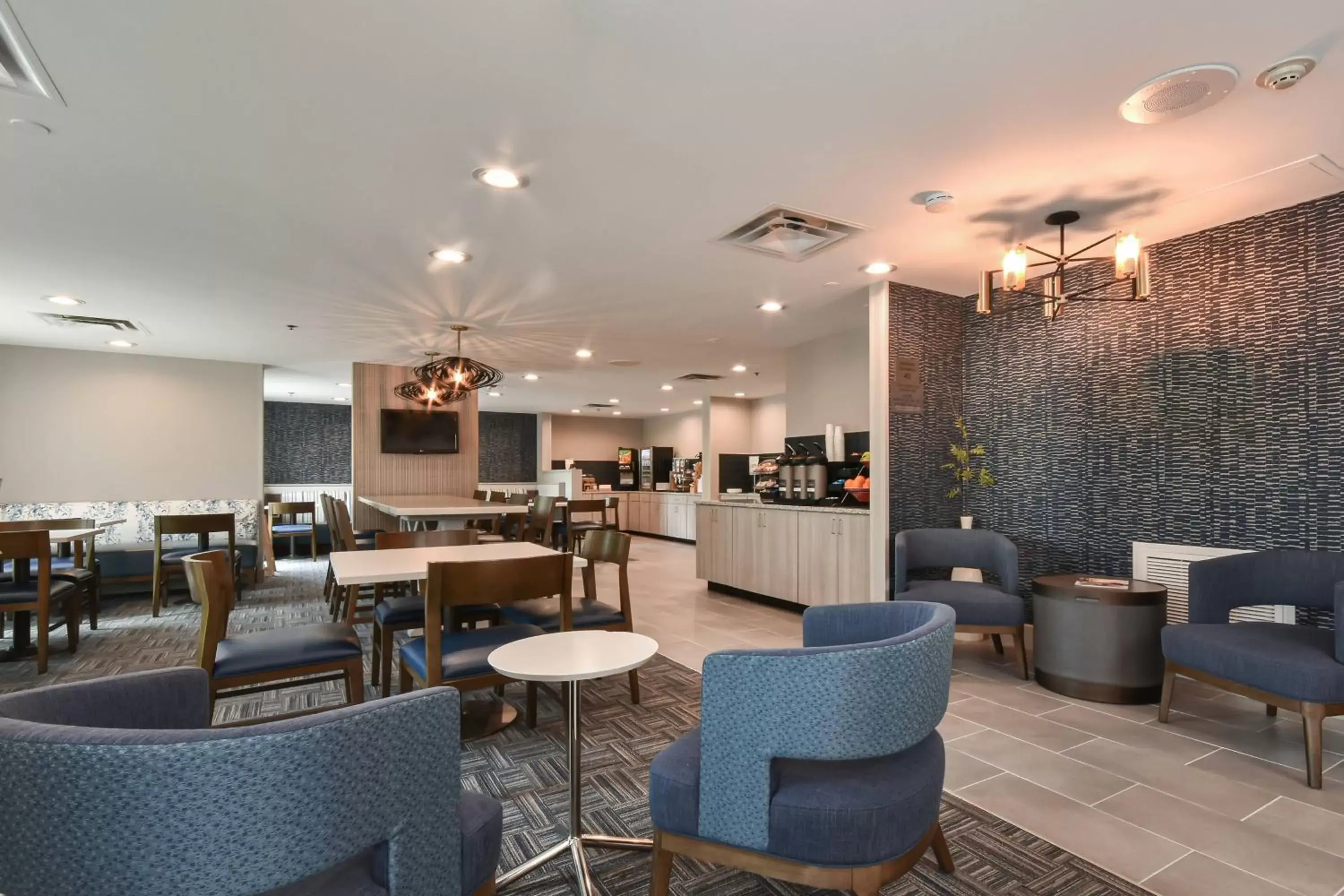 Lobby or reception, Lounge/Bar in Fairfield Inn & Suites Charlotte Arrowood