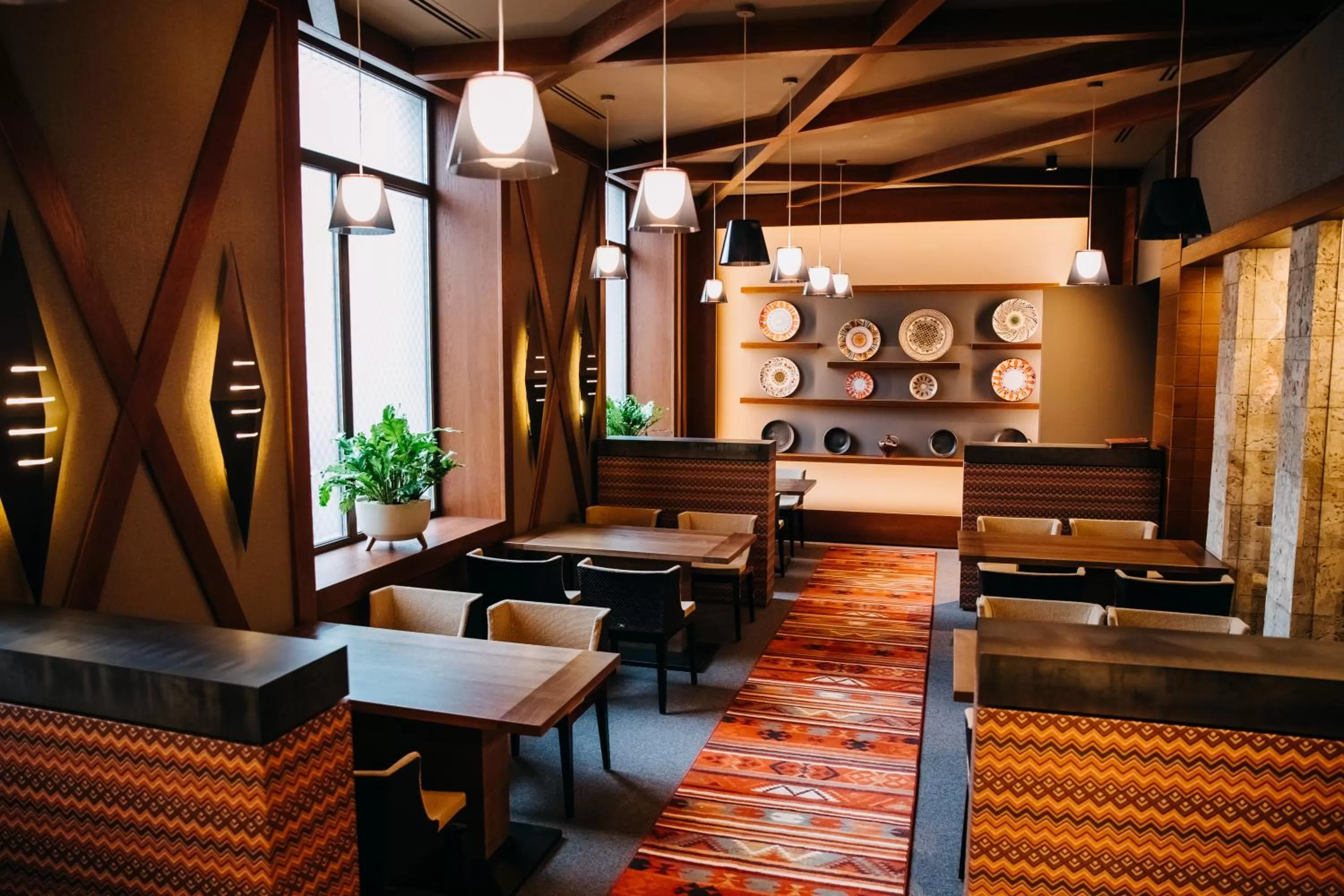 Restaurant/places to eat in Jolly Alon Hotel & Business Center