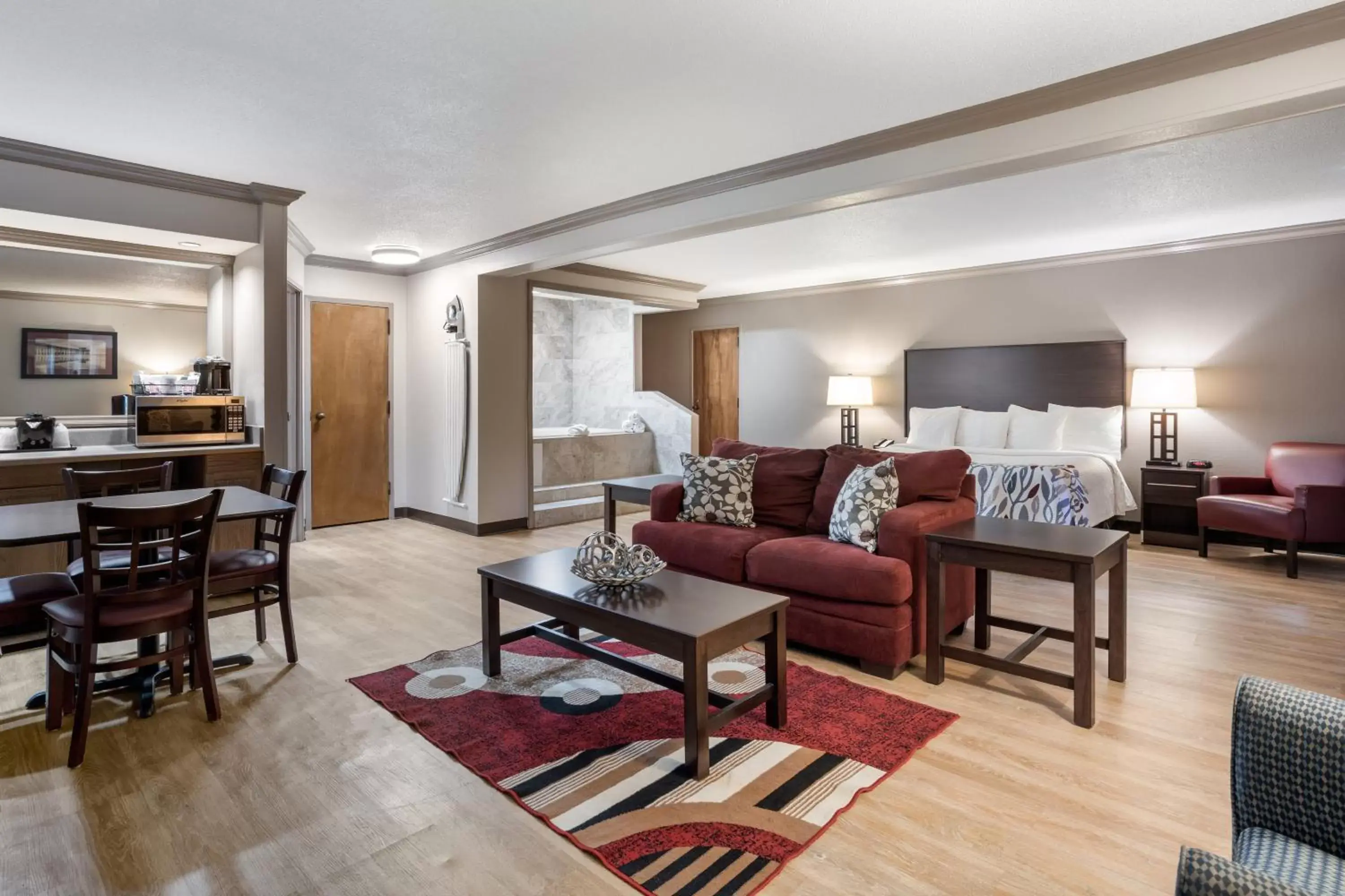 Photo of the whole room, Seating Area in Red Roof Inn & Suites Jacksonville, NC