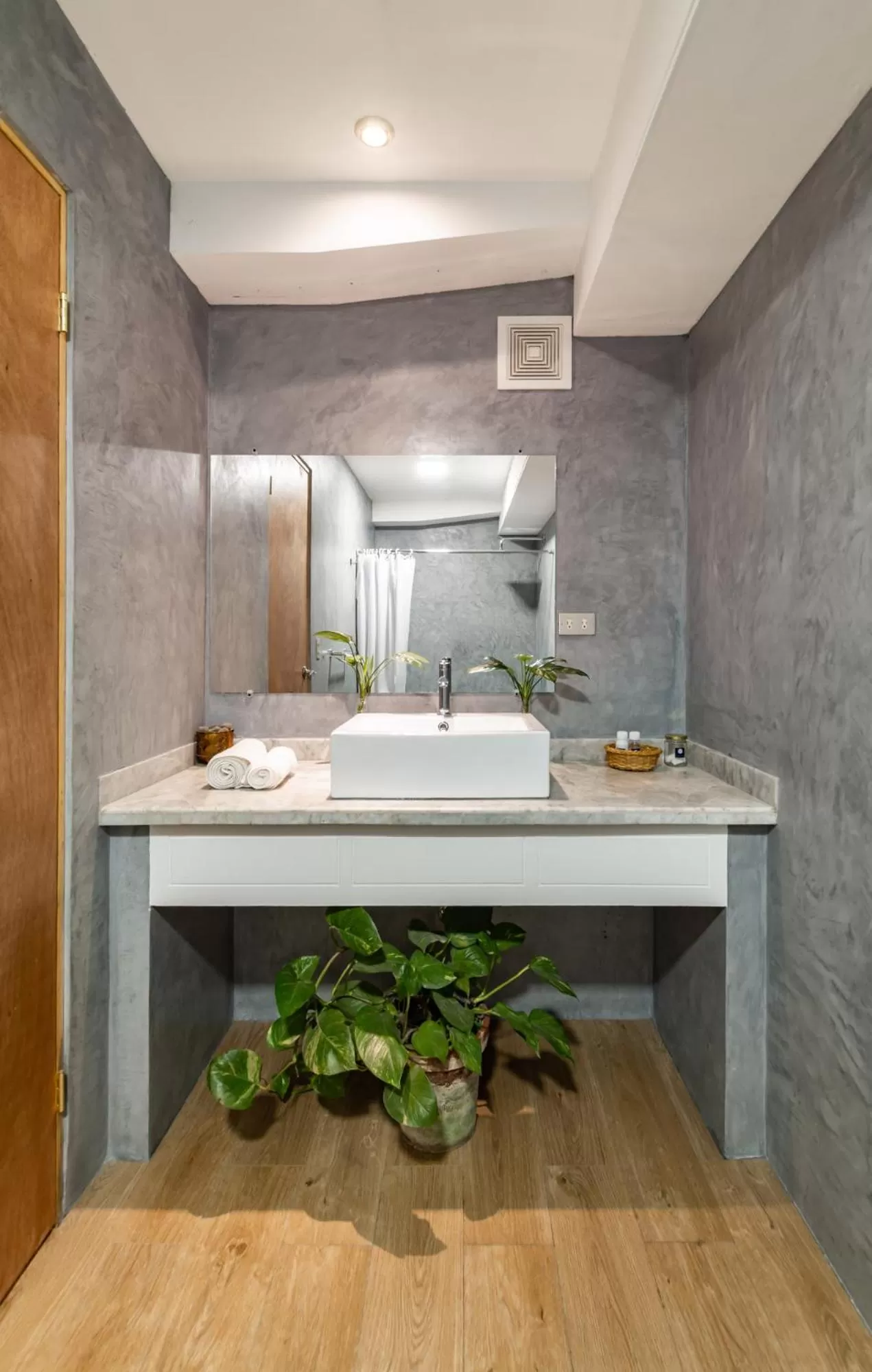 Bathroom in Cinco Hotel B&B