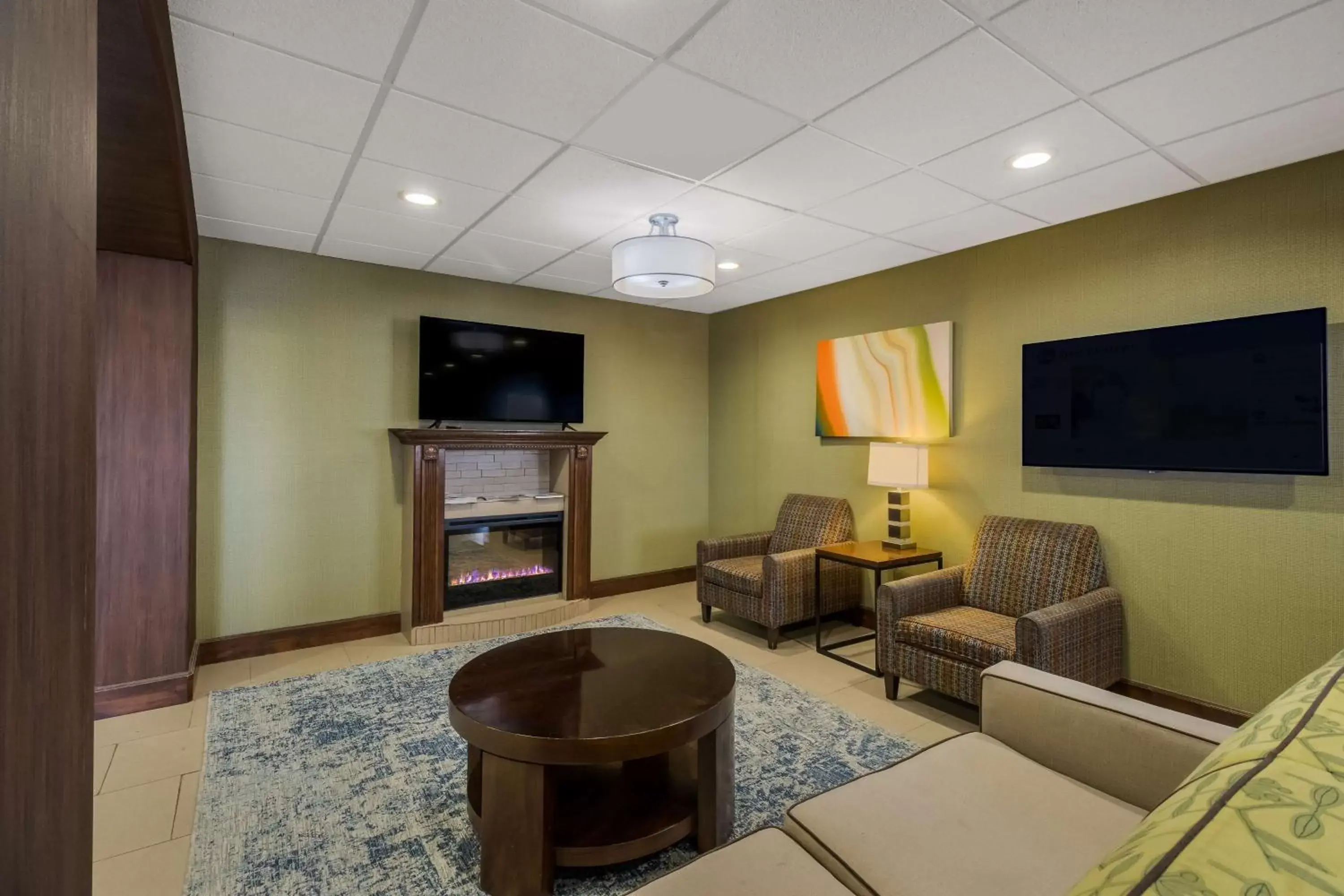 Lobby or reception, Seating Area in Best Western Temple Inn & Suites