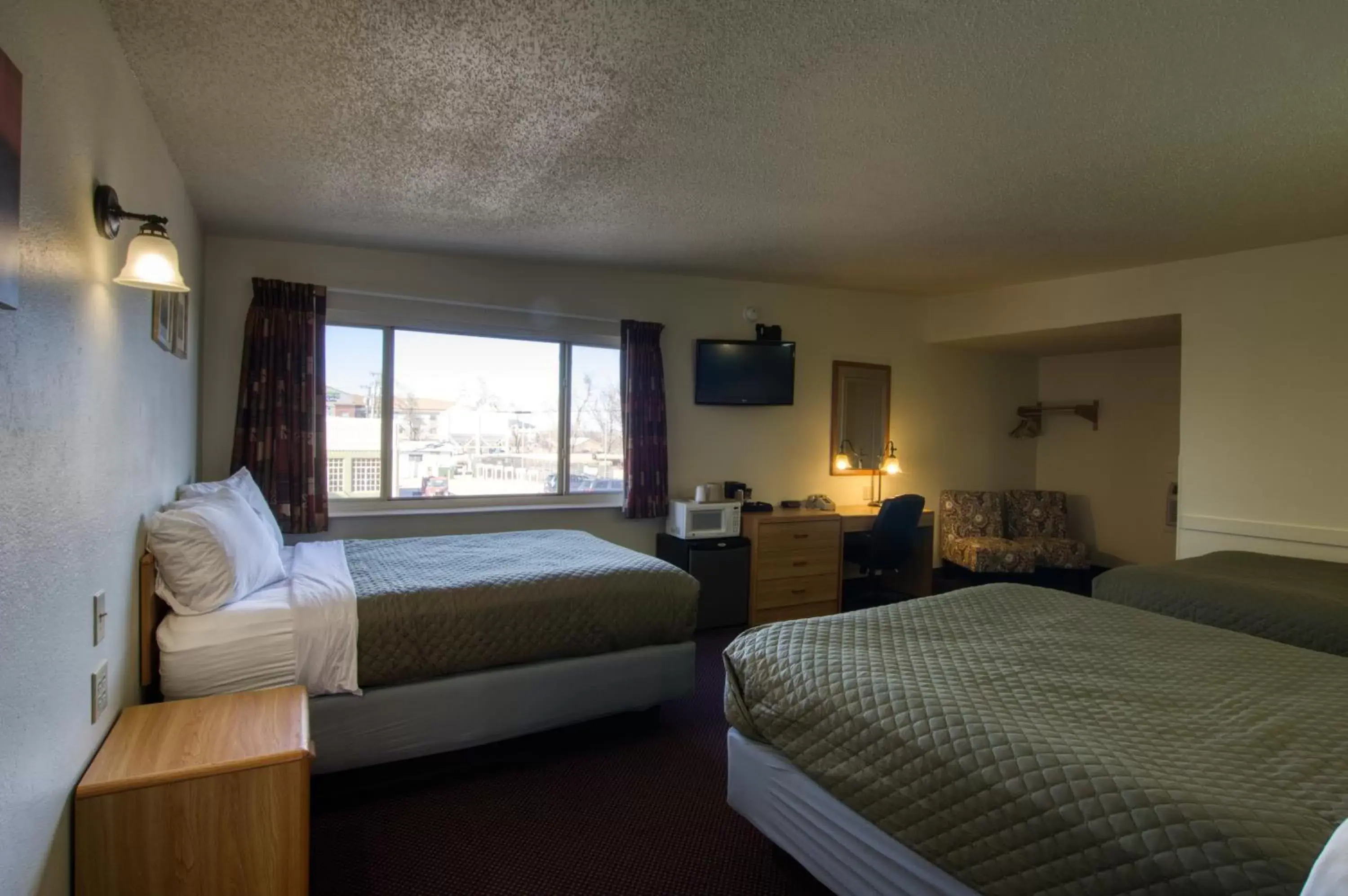 Photo of the whole room, Bed in Western Motel