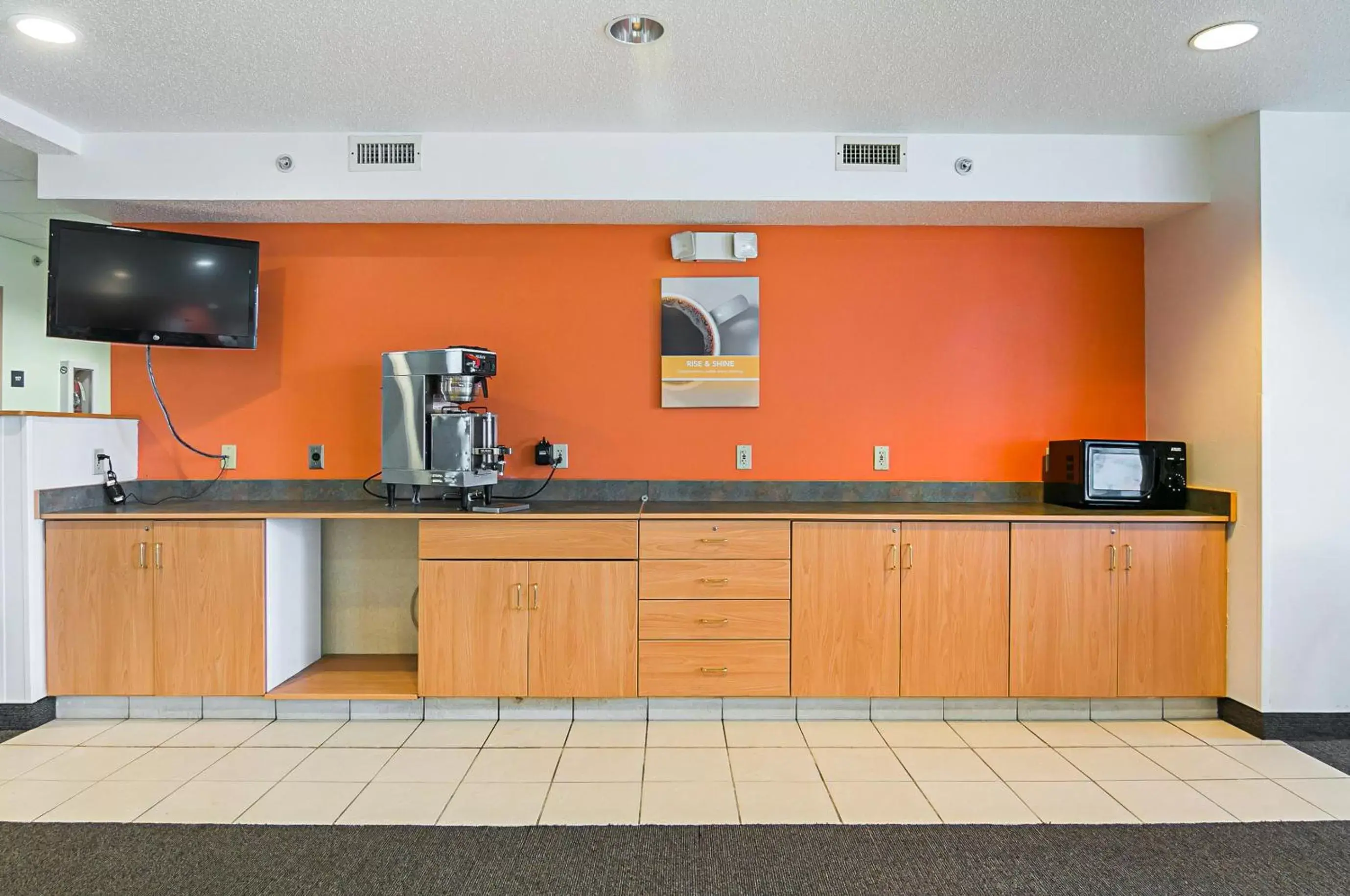 Lobby or reception, Kitchen/Kitchenette in Motel 6-Sycamore, IL