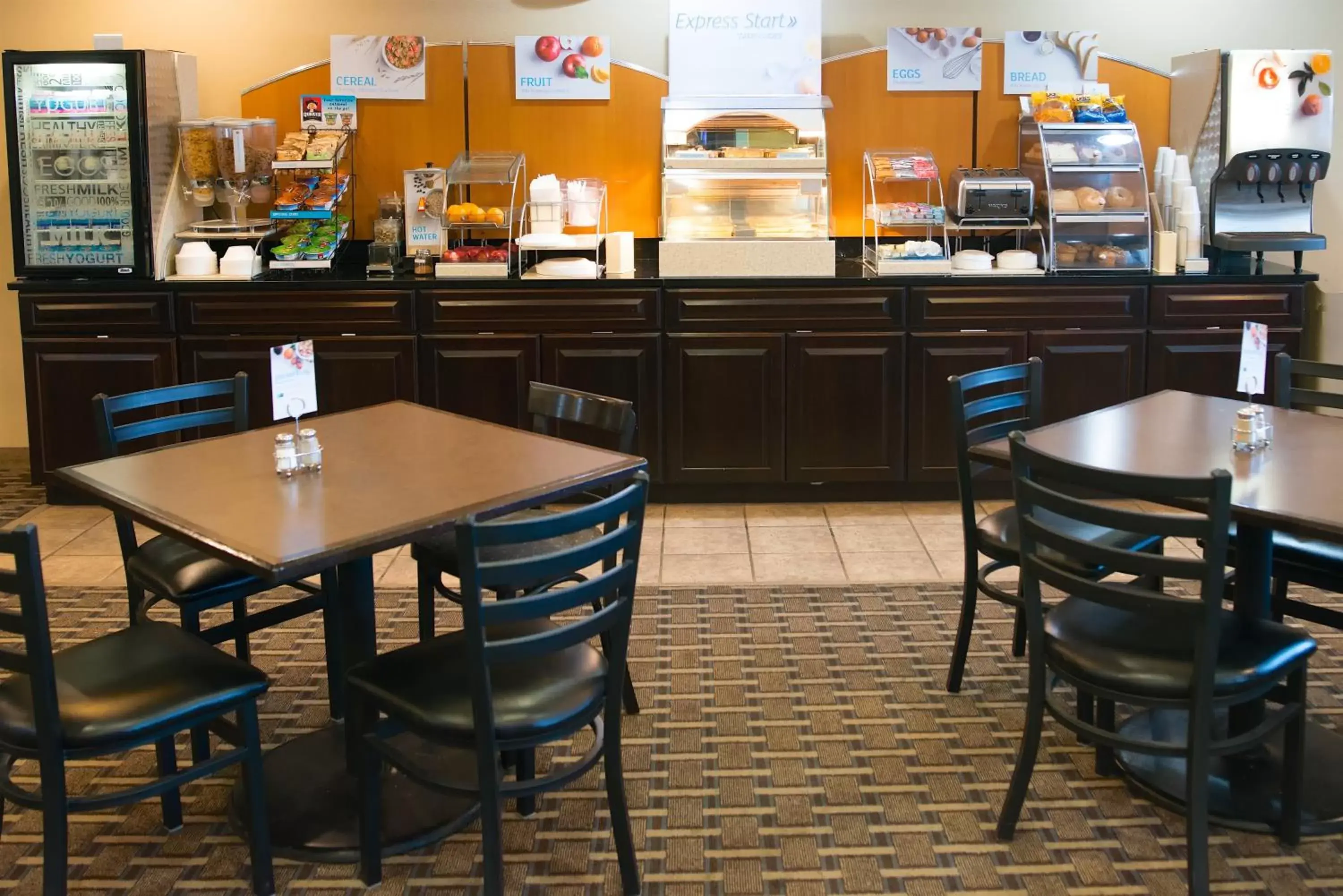 Breakfast, Restaurant/Places to Eat in Holiday Inn Express Devils Lake, an IHG Hotel