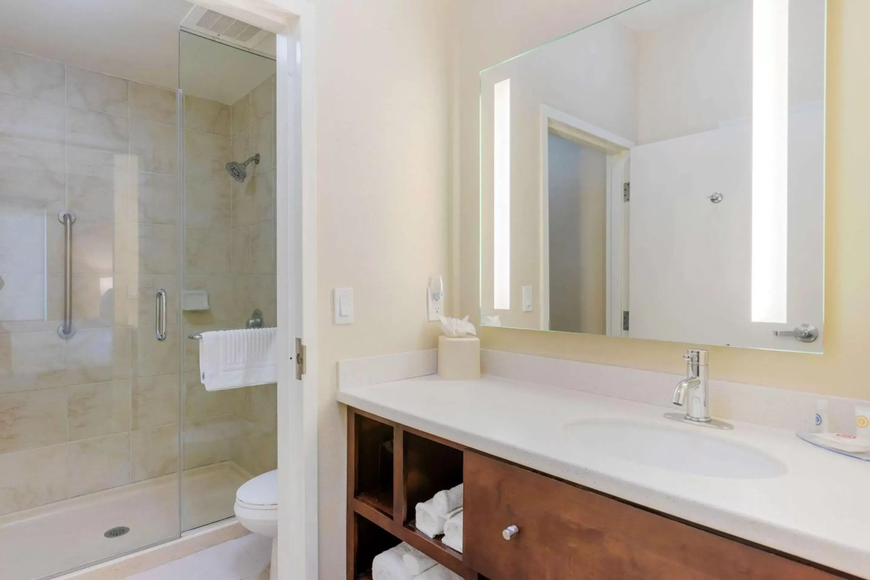 Photo of the whole room, Bathroom in Comfort Inn & Suites Near Ontario Airport