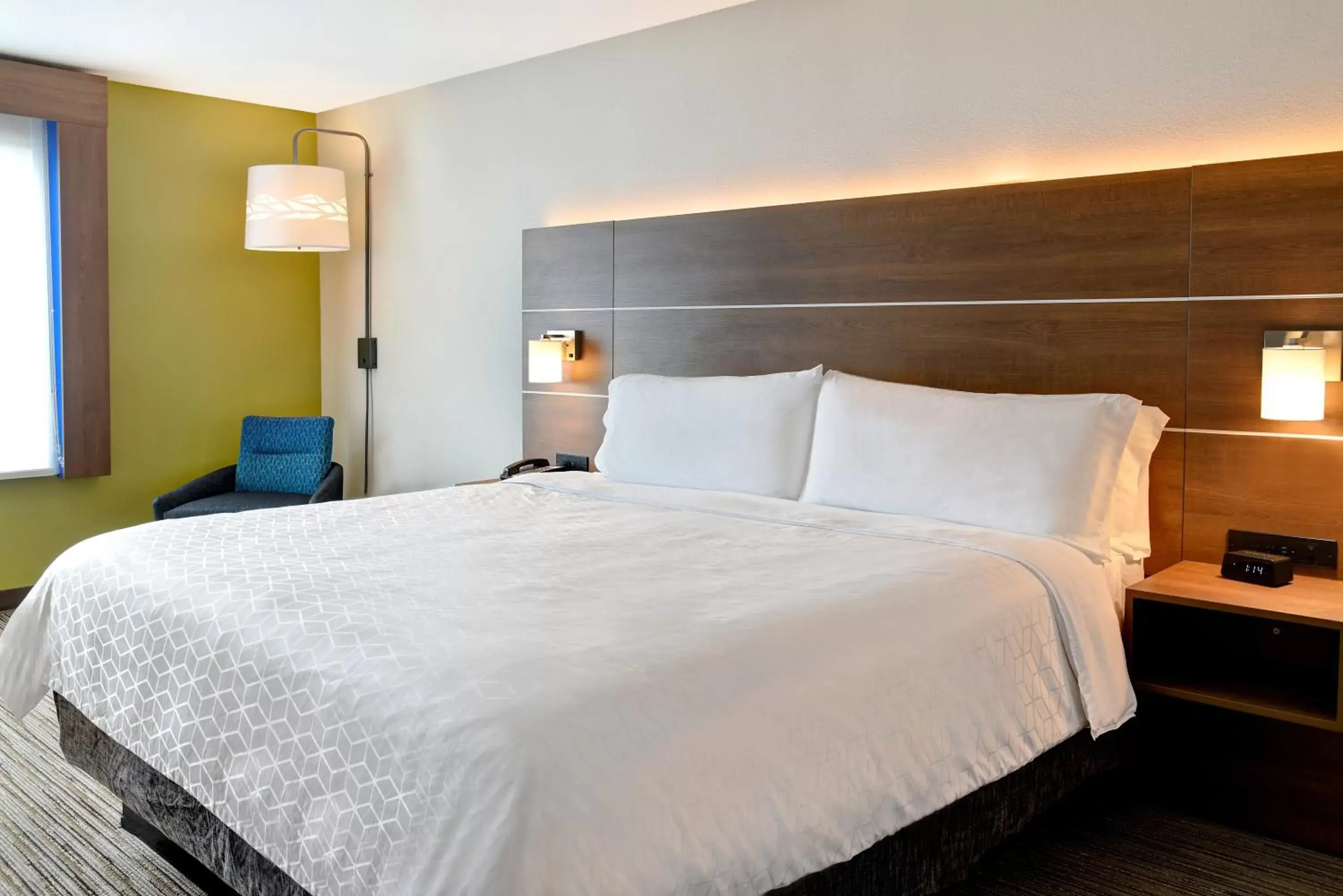 Bed in Holiday Inn Express & Suites - Ottawa, an IHG Hotel