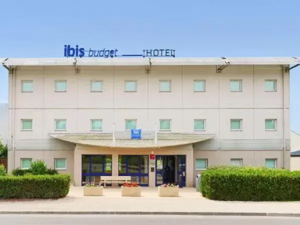 Property building in Ibis Budget Orléans Nord Saran Property building in Ibis Budget Orléans Nord Saran