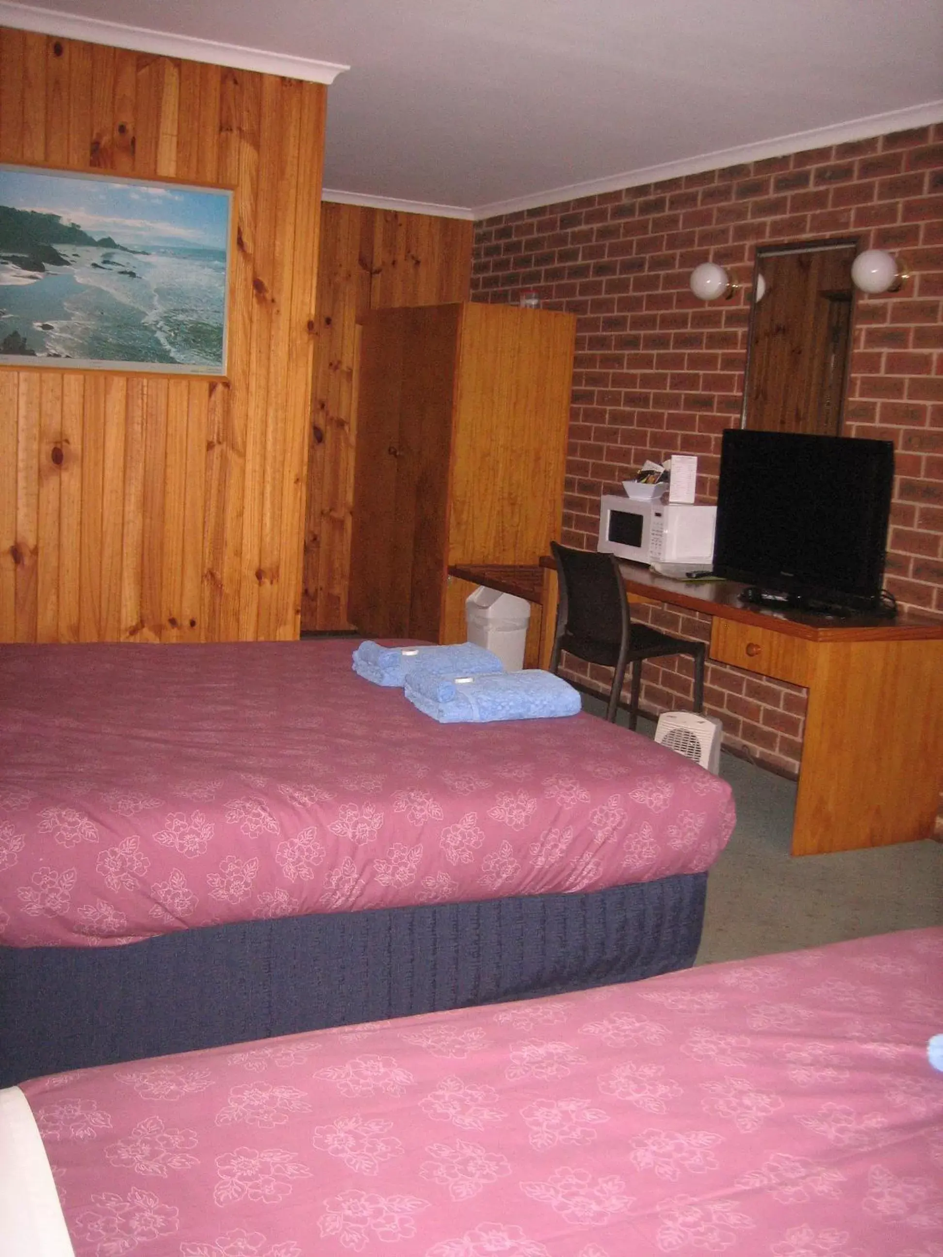 Bedroom, Bed in Orbost Country Road Motor Inn