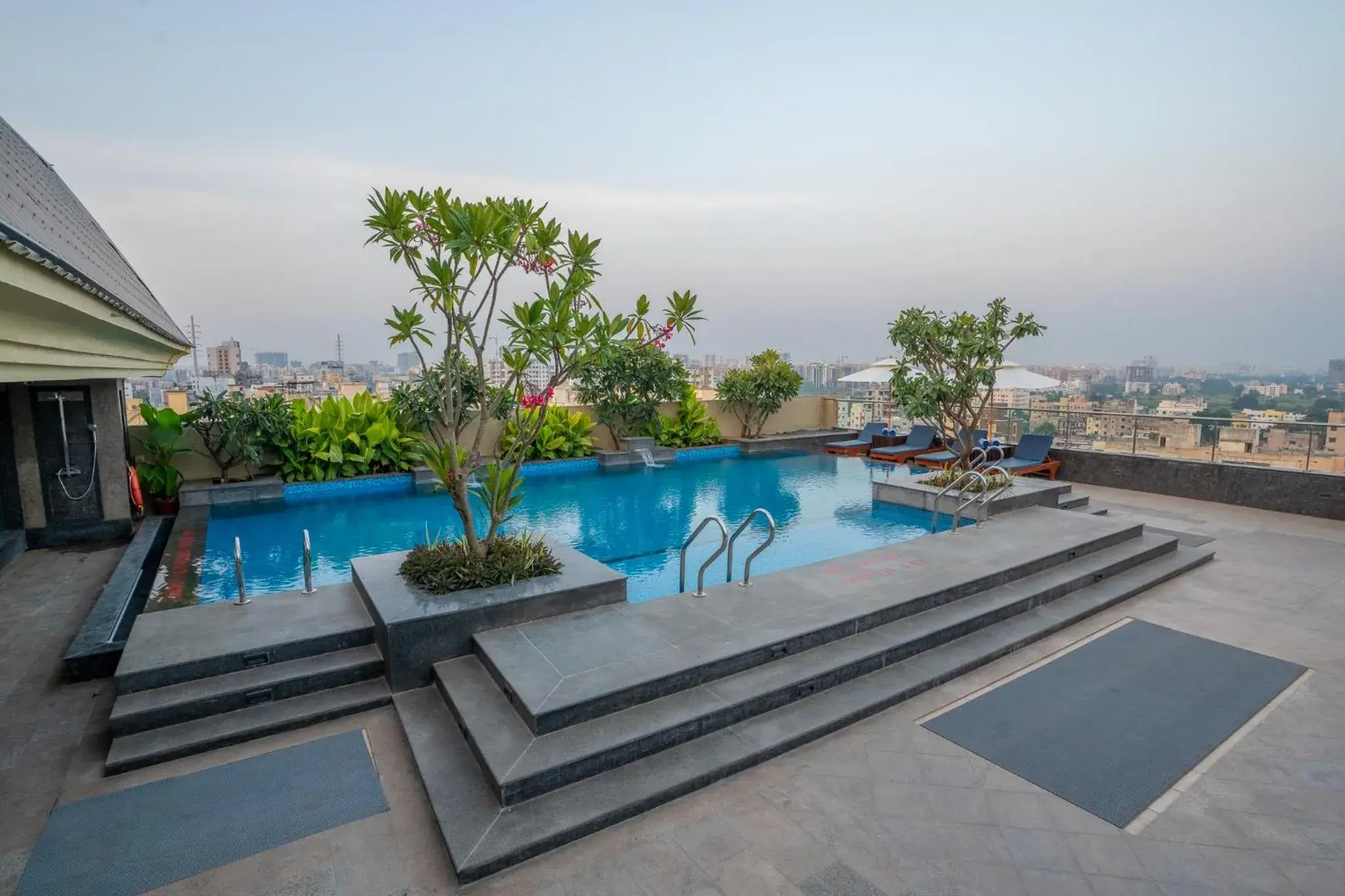 Swimming Pool in Radisson Blu Pune Hinjawadi