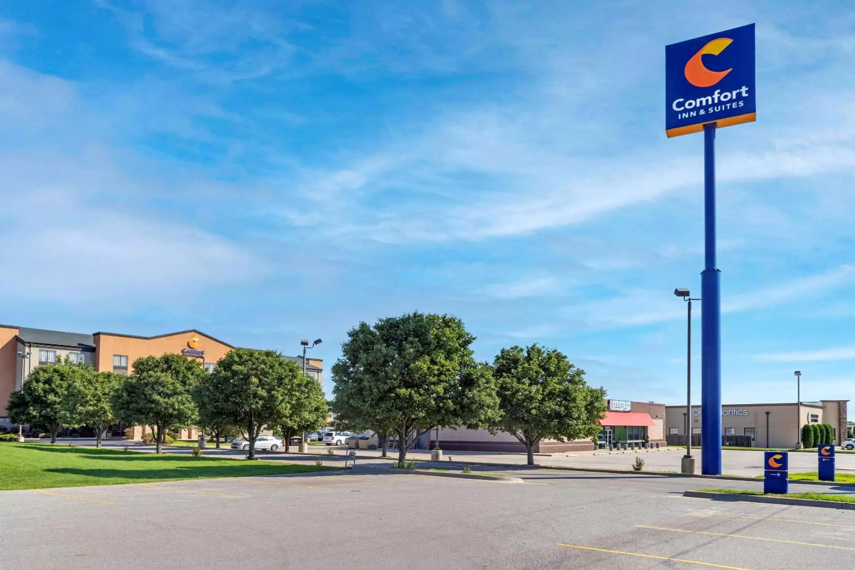 Property Building in Comfort Inn & Suites Weatherford