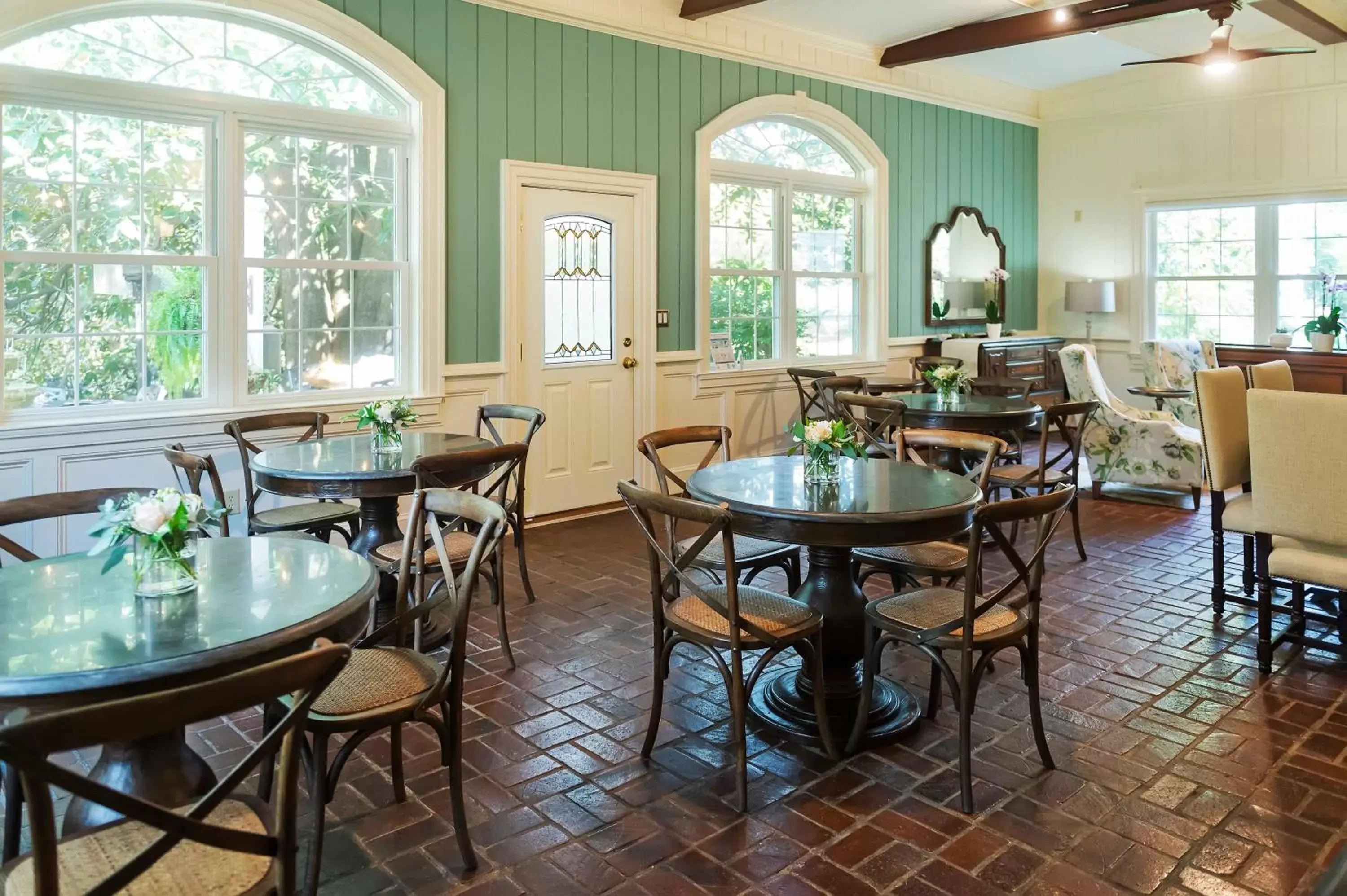 Dining area, Restaurant/Places to Eat in Arrowhead Inn