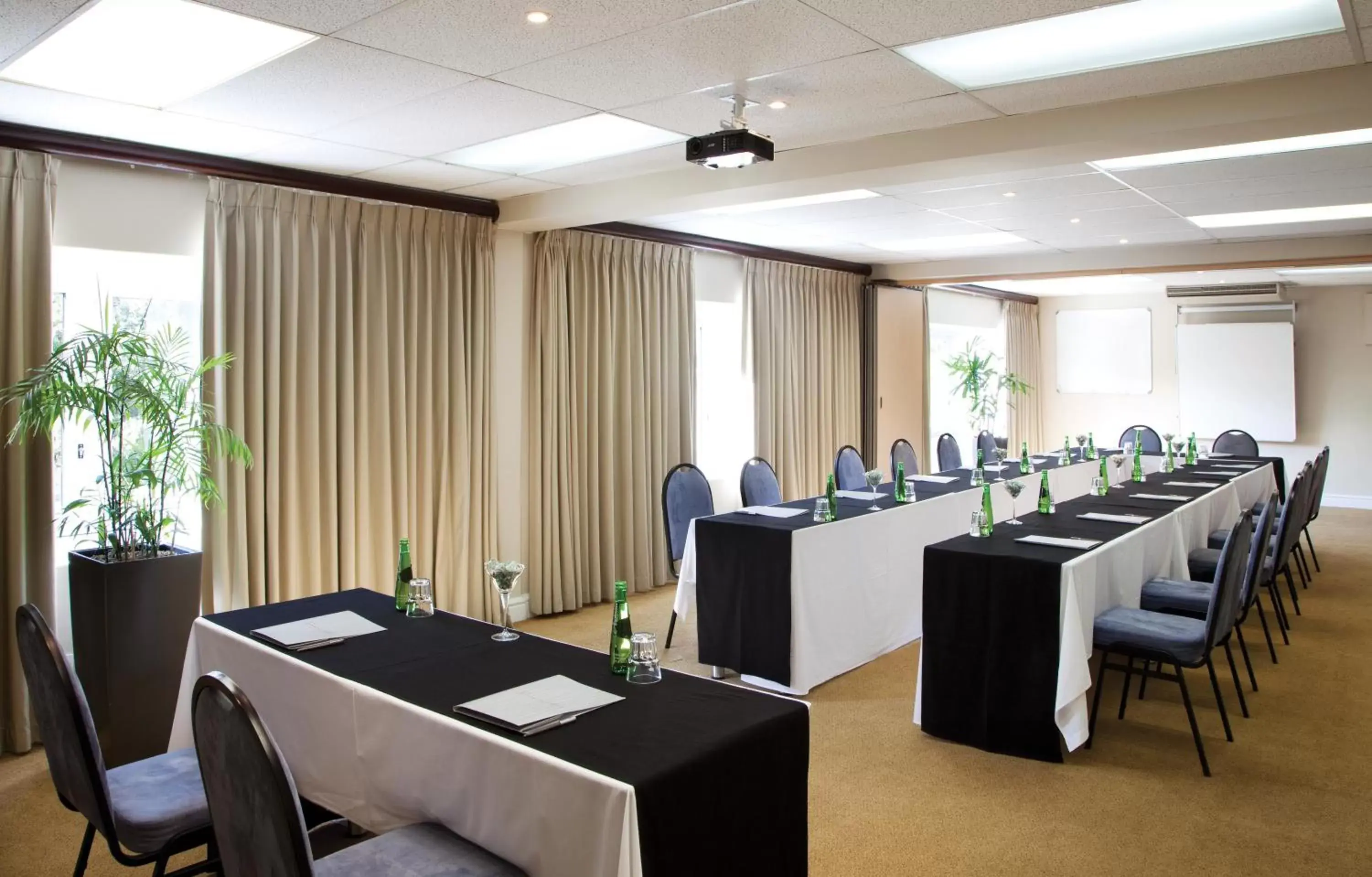 Business facilities, Business Area/Conference Room in Cape Town Hollow Boutique Hotel