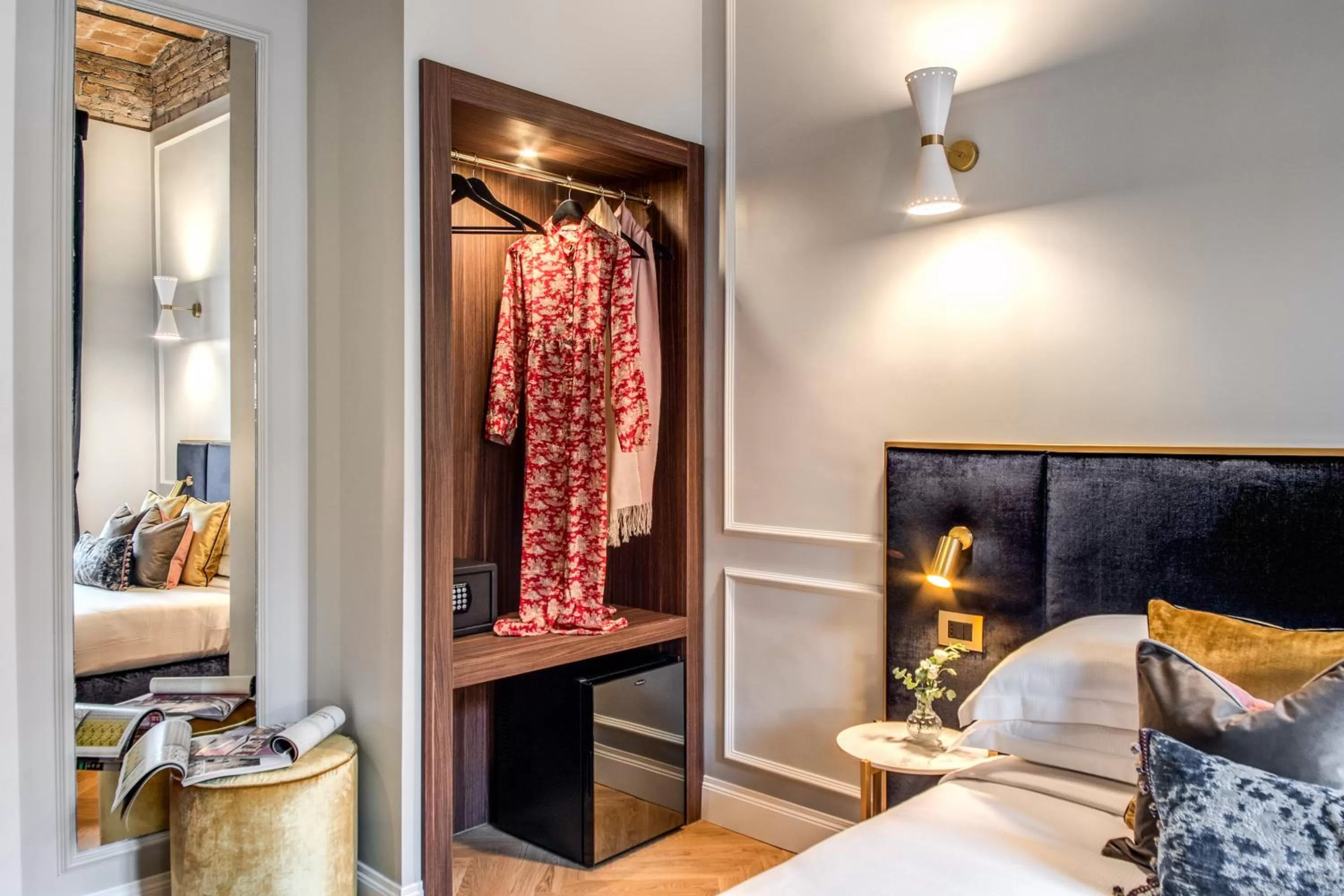 Bed in Tree Charme Parliament Boutique Hotel