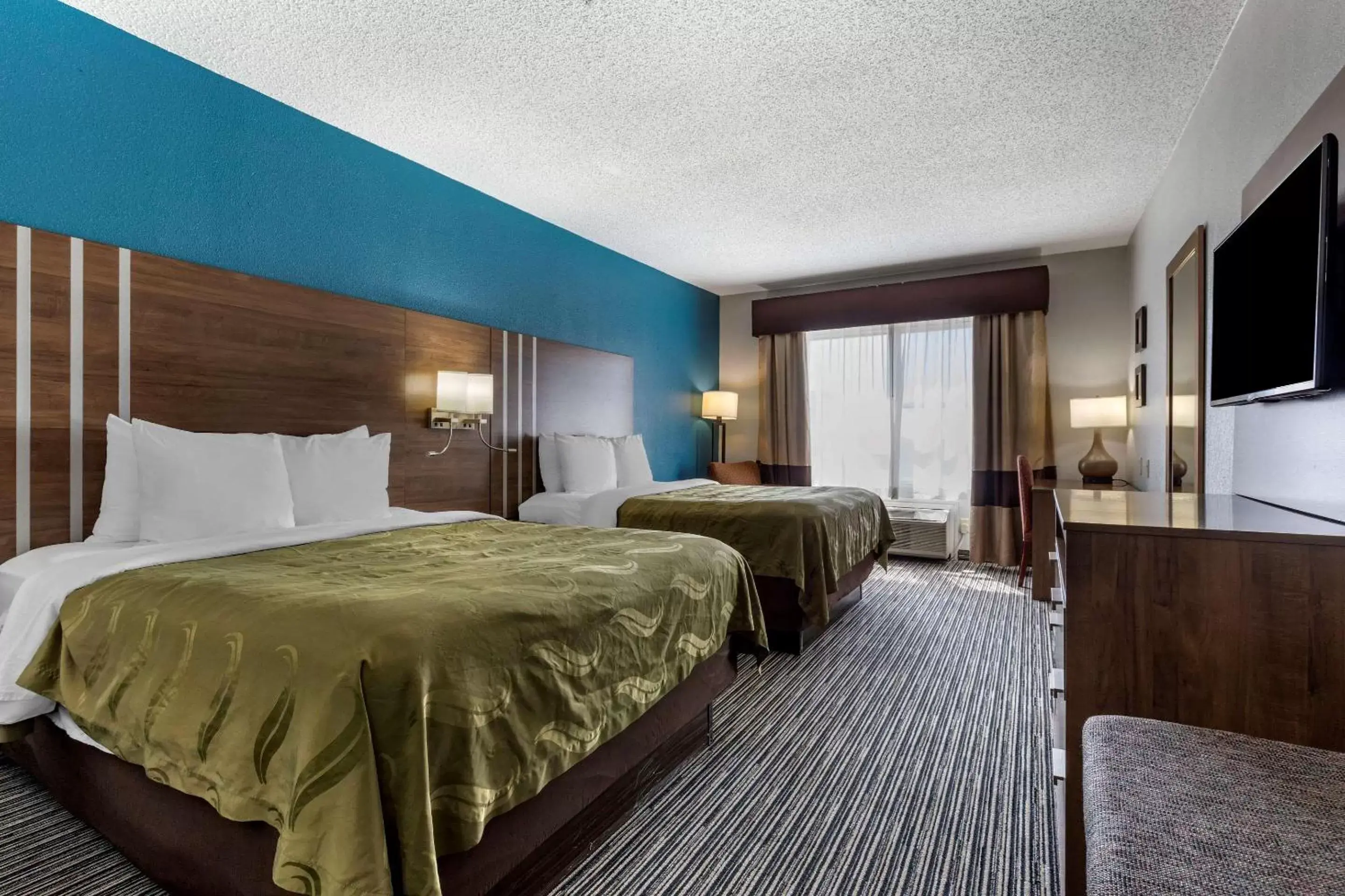 Bedroom, Bed in Quality Inn & Suites I-35 E/Walnut Hill