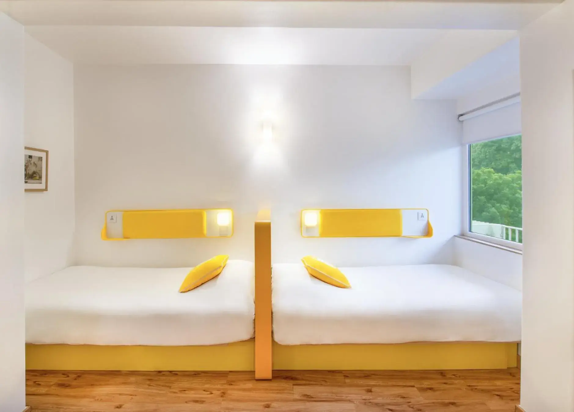 Bed in bloomrooms @ Janpath Bed in bloomrooms @ Janpath