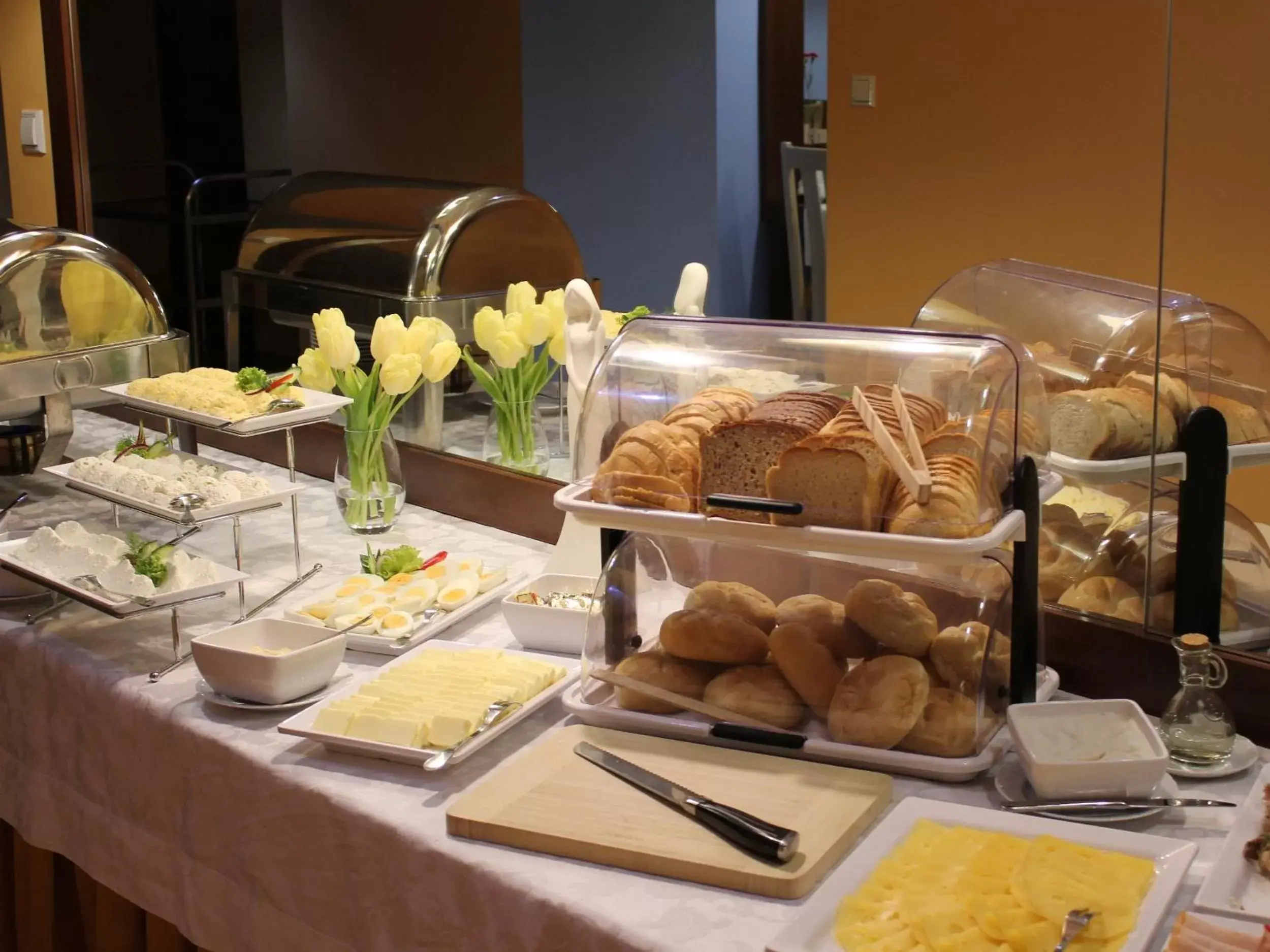 Buffet breakfast in Domus Mater Hotel