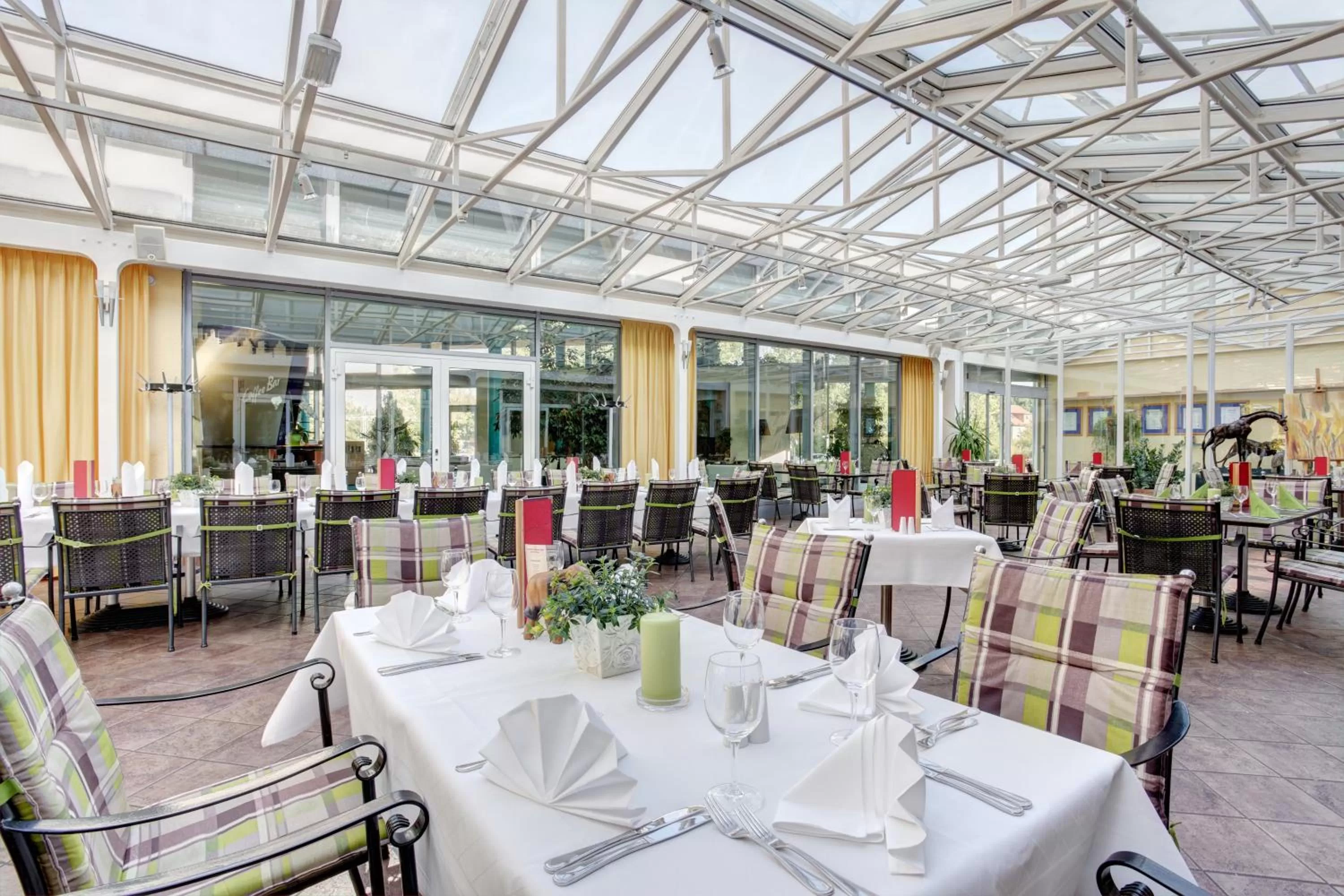 Restaurant/places to eat in ABACUS Tierpark Hotel