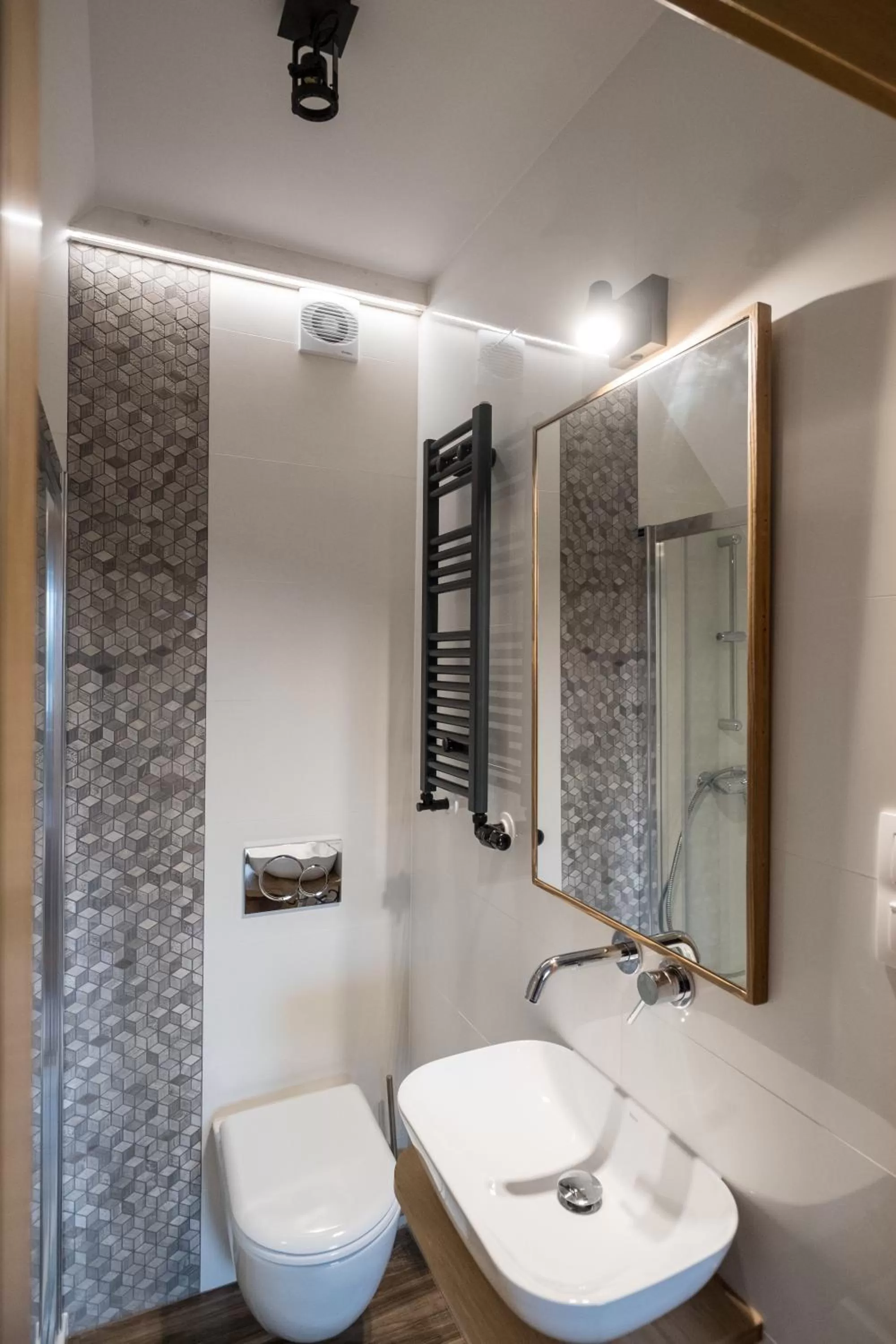 Shower in Willa Pokusa