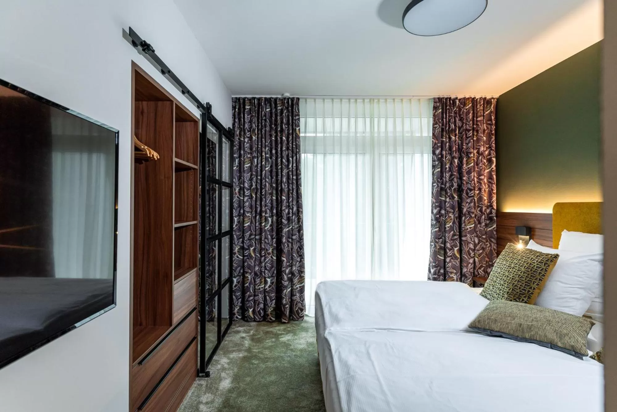 Bed in Waldhotel Tannenhäuschen